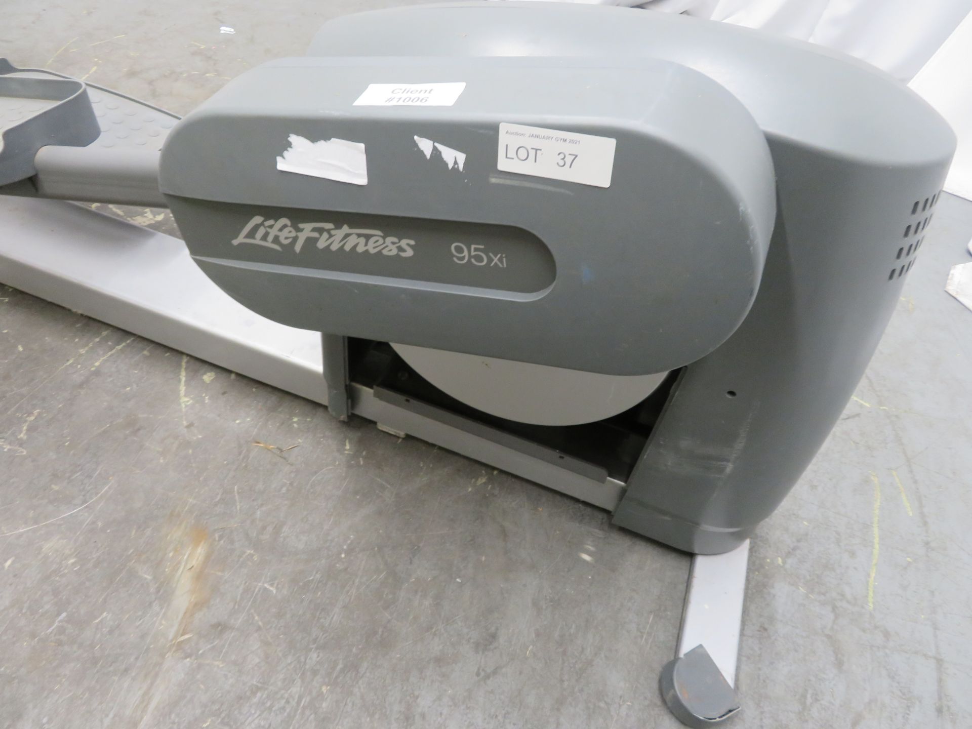 Life Fitness 95xi Cross Trainer. Spares Or Repairs. - Image 3 of 8