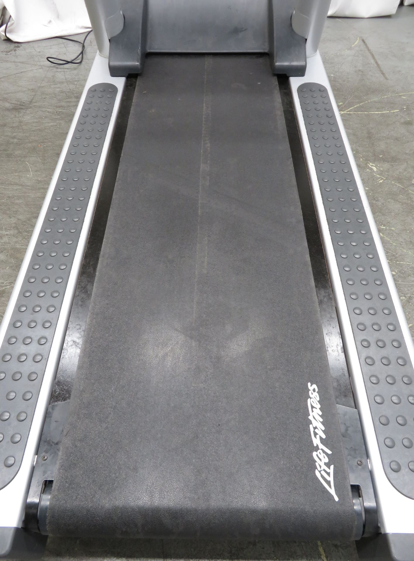 Life Fitness Flex Deck Treadmill. LED Display. - Image 4 of 9