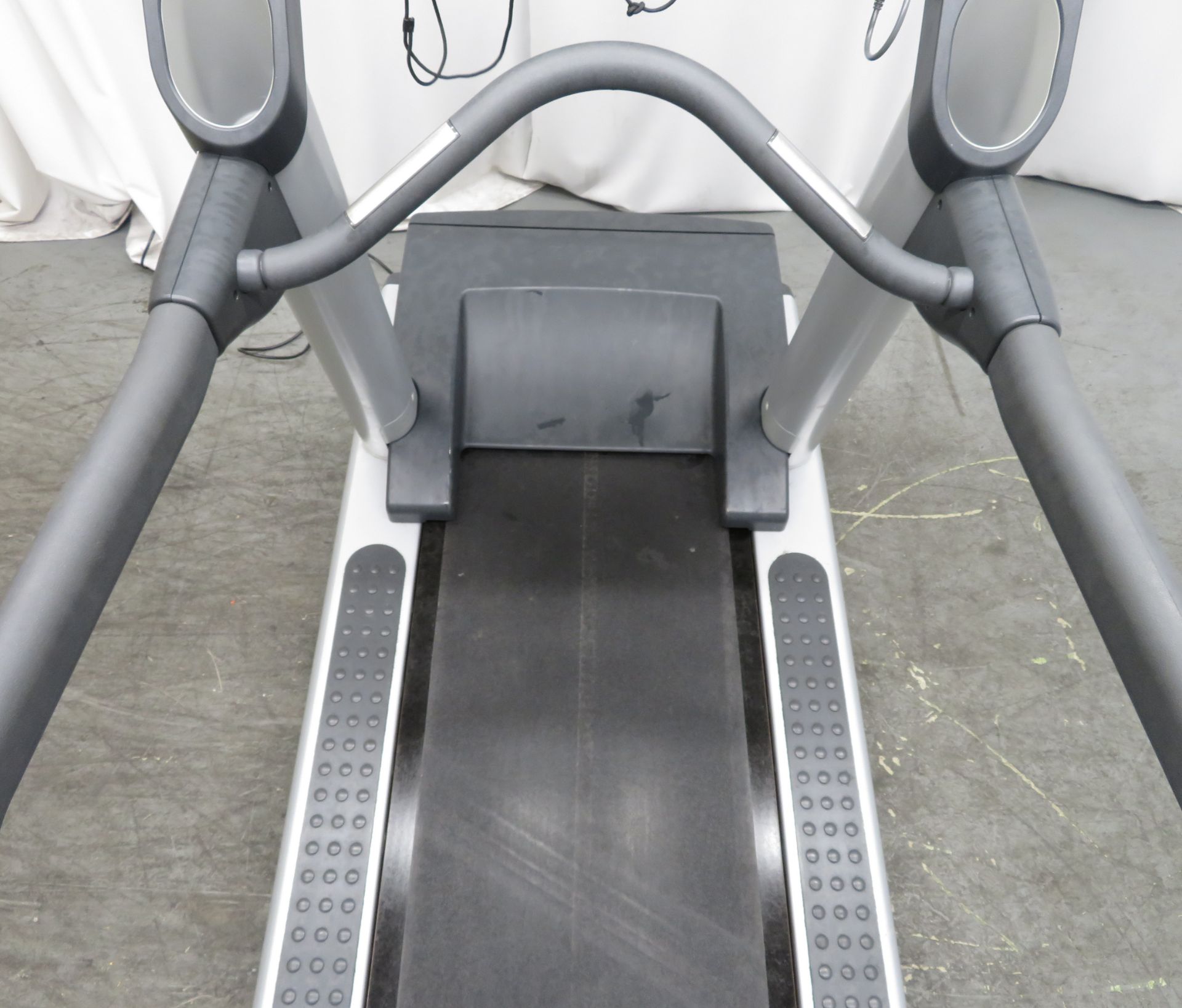 Life Fitness Flex Deck Treadmill. LED Display. - Image 5 of 9