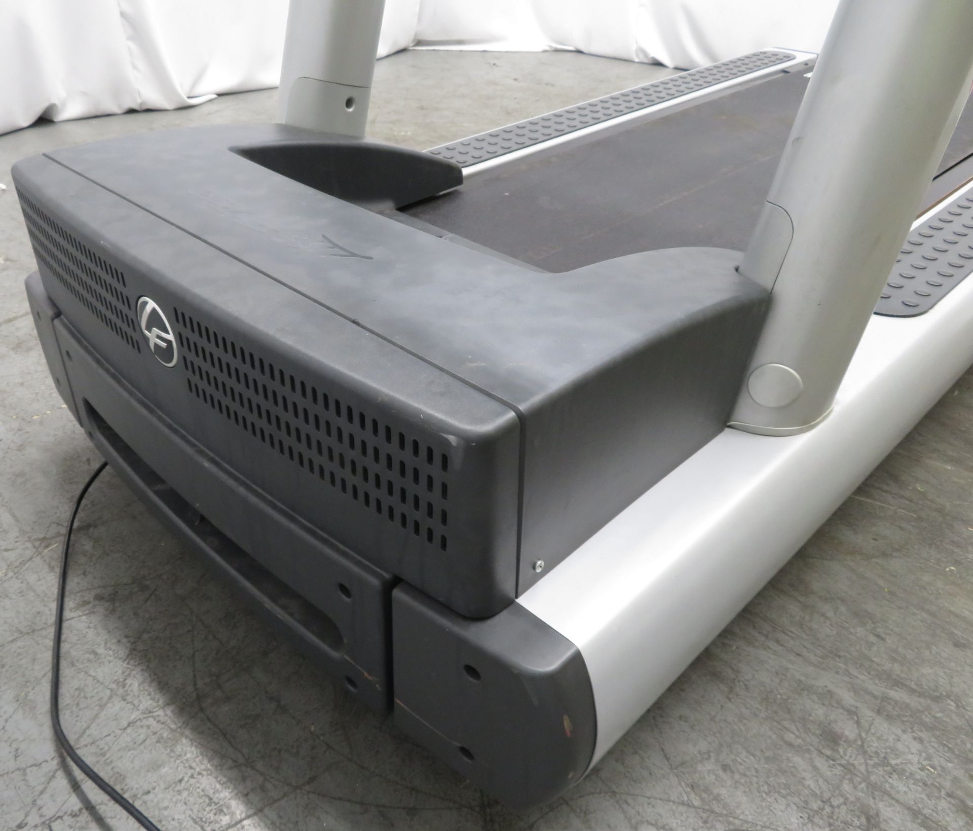 Life Fitness Flex Deck Treadmill. LED Display. - Image 8 of 9