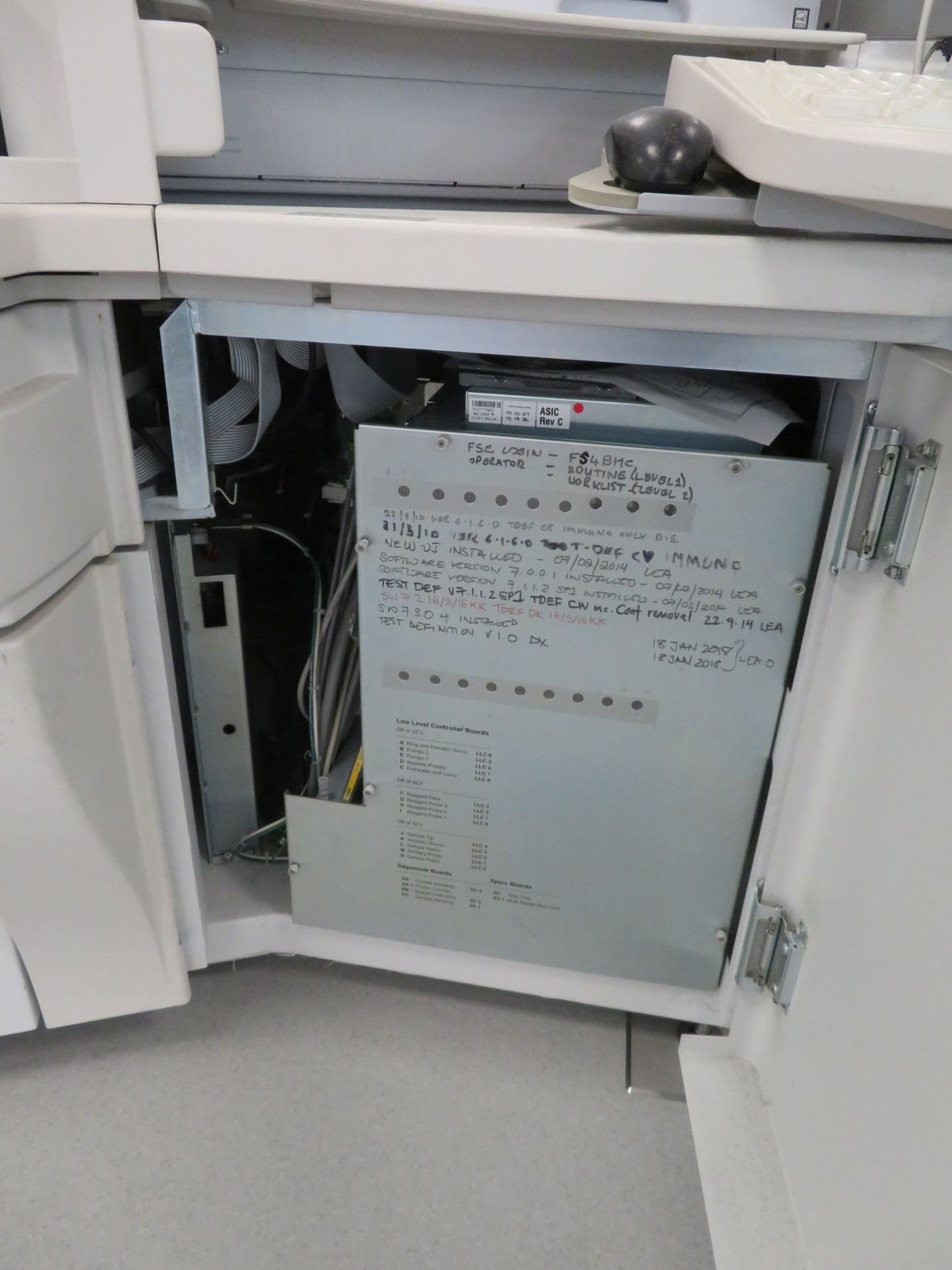 Siemens ADVIA Centaur XP Immunoassay System. As Spares, Various Parts Missing. - Image 11 of 15