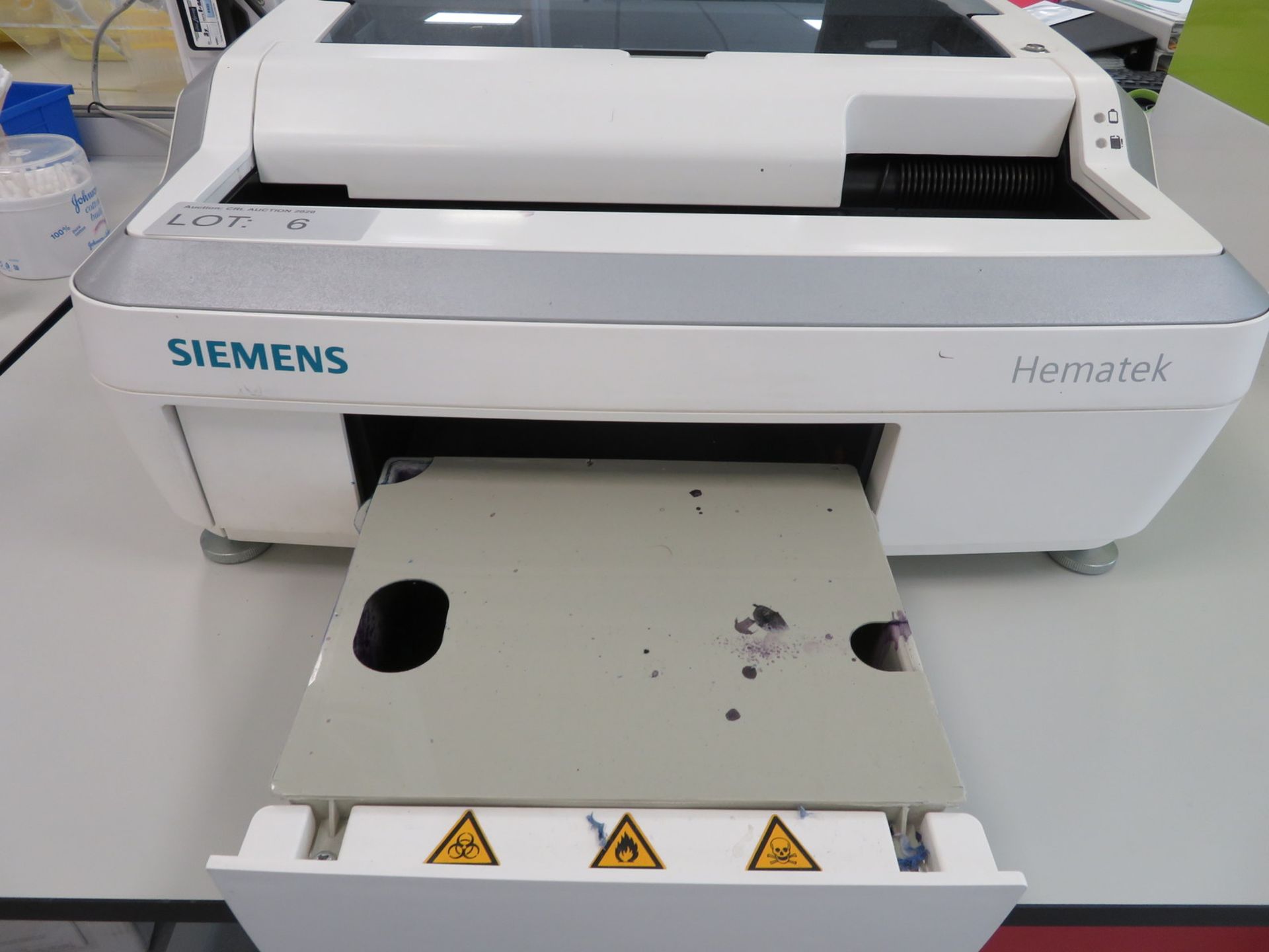 Siemens Hematek 3000 Semiautomated Slide Staining Analyzer. - Image 3 of 8