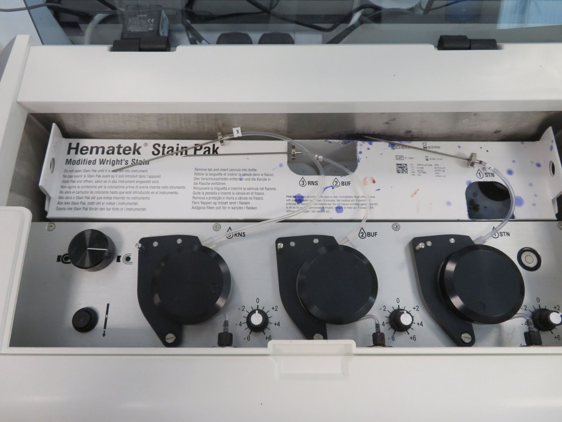 Siemens Hematek 3000 Semiautomated Slide Staining Analyzer. - Image 4 of 8