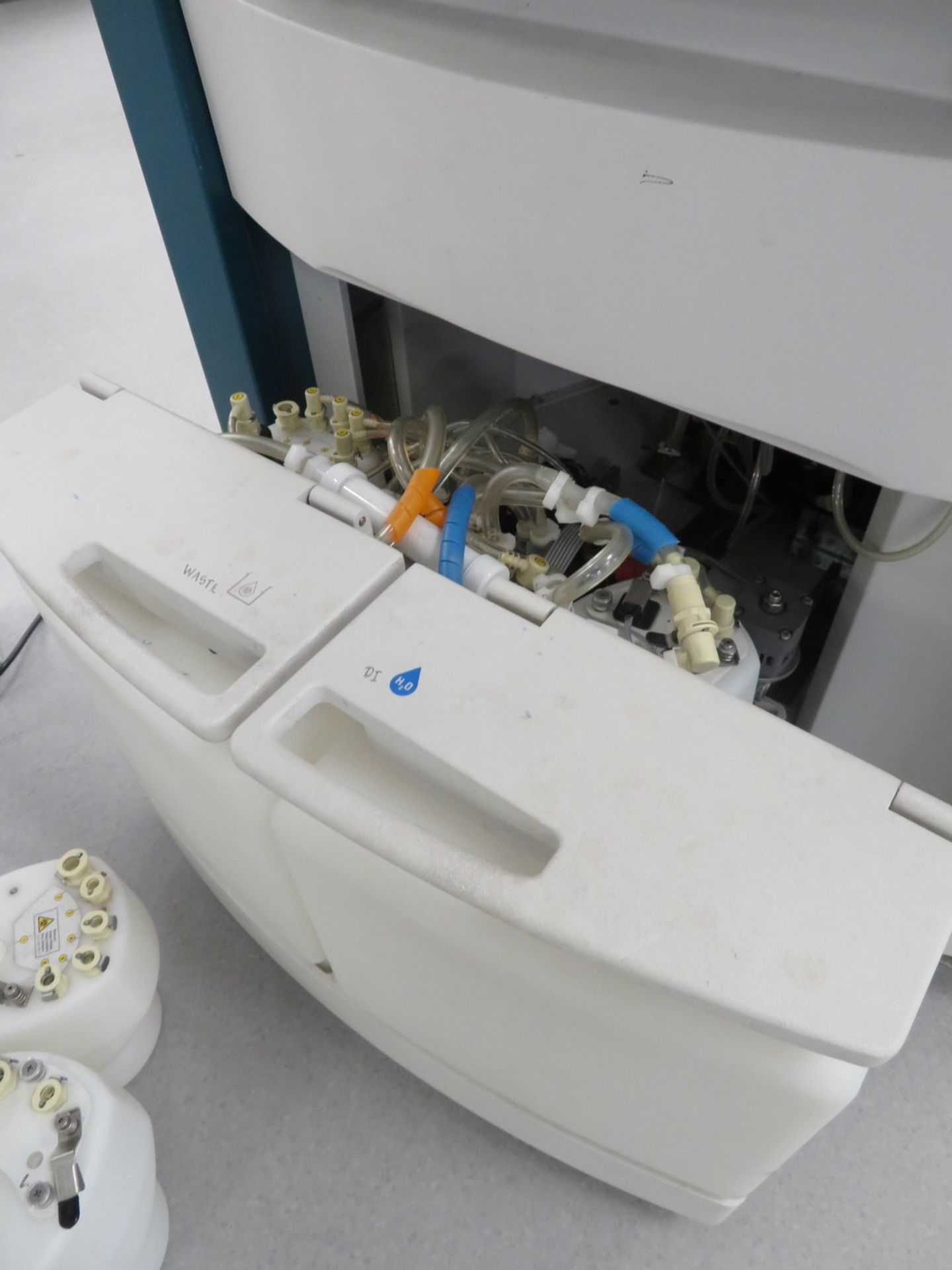 Siemens ADVIA Centaur XP Immunoassay System. As Spares, Various Parts Missing. - Image 5 of 15