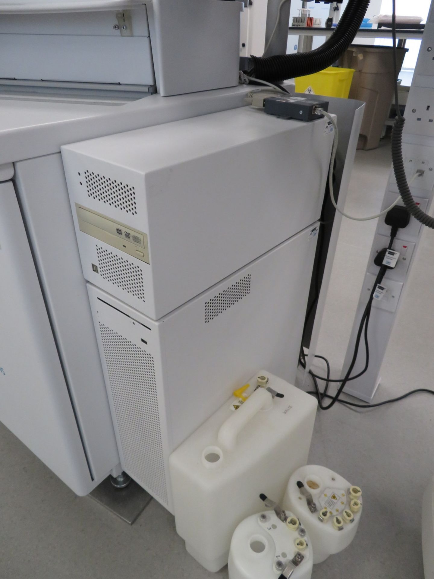 Siemens ADVIA Centaur XP Immunoassay System & Various Accessories. - Image 13 of 37