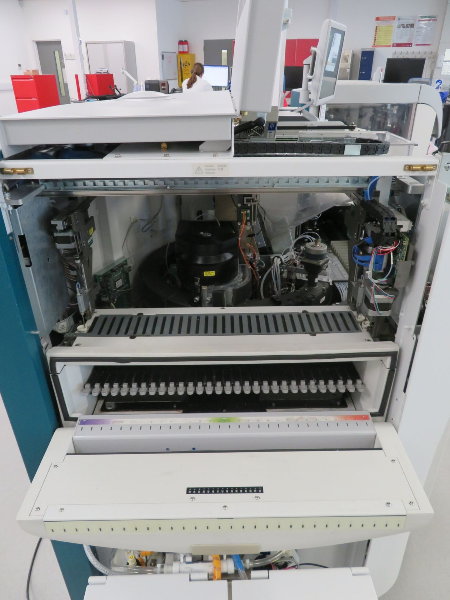 Siemens ADVIA Centaur XP Immunoassay System & Various Accessories. - Image 5 of 37