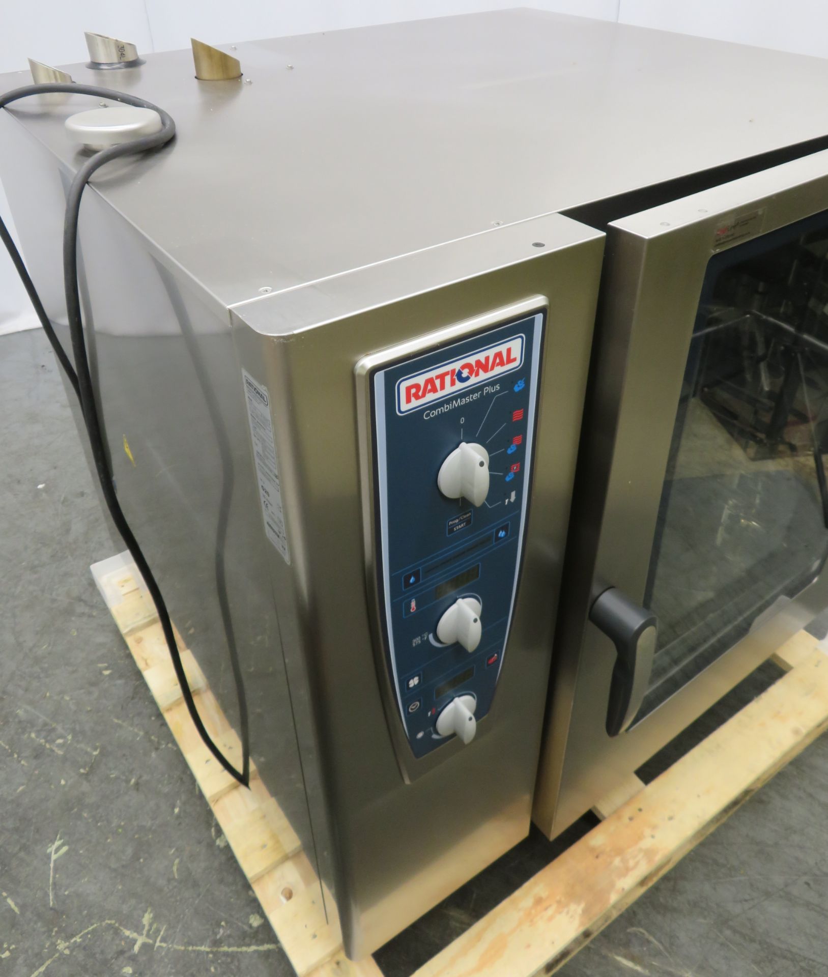 Rational CMP 102 G CombiMaster Plus combi oven with stand. Gas. 2019. Ex Demo. Tested and working. - Image 10 of 15
