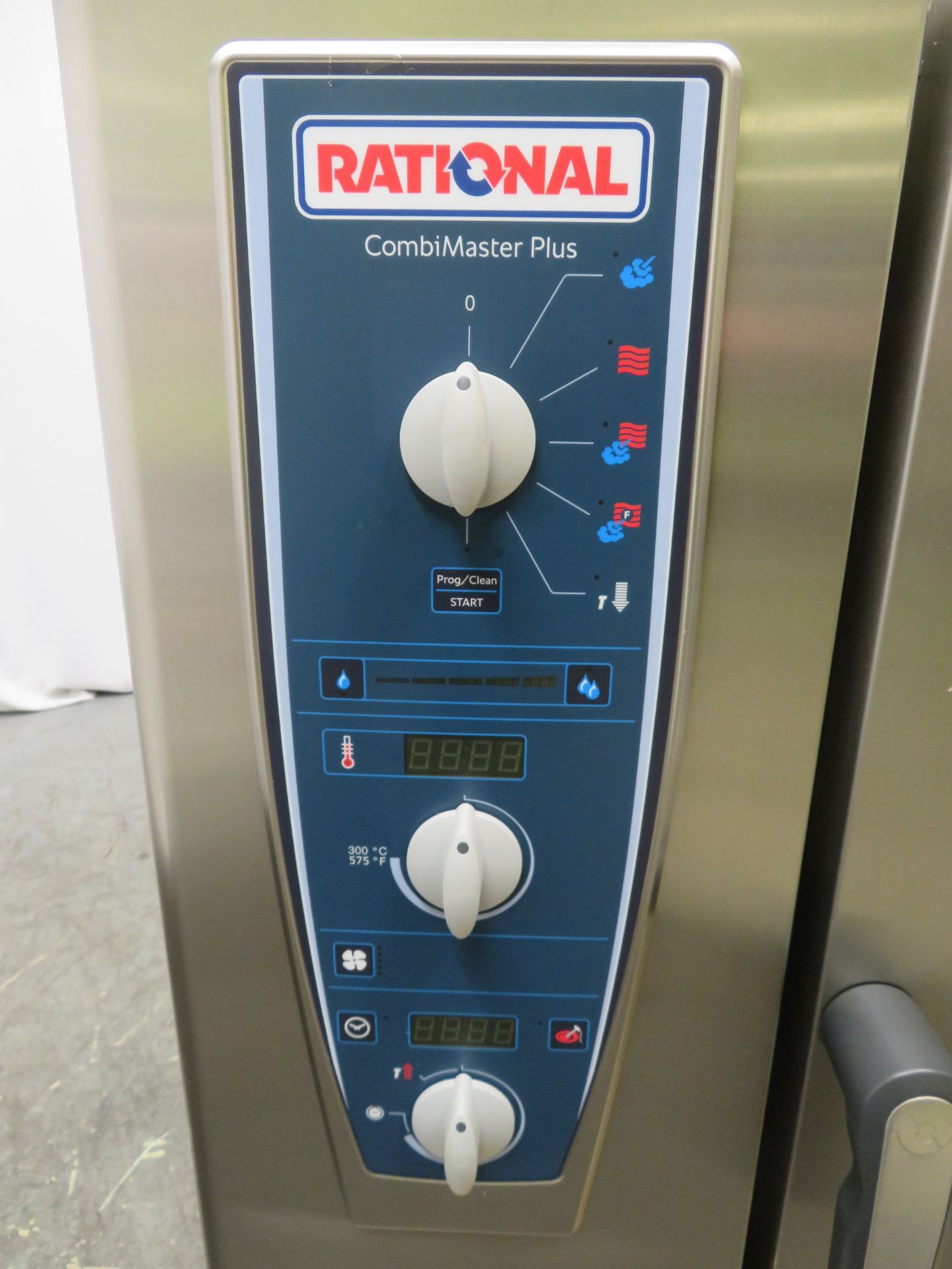 Rational CMP 102 G CombiMaster Plus combi oven with stand. Gas. 2019. Ex Demo. Tested and working. - Image 4 of 15