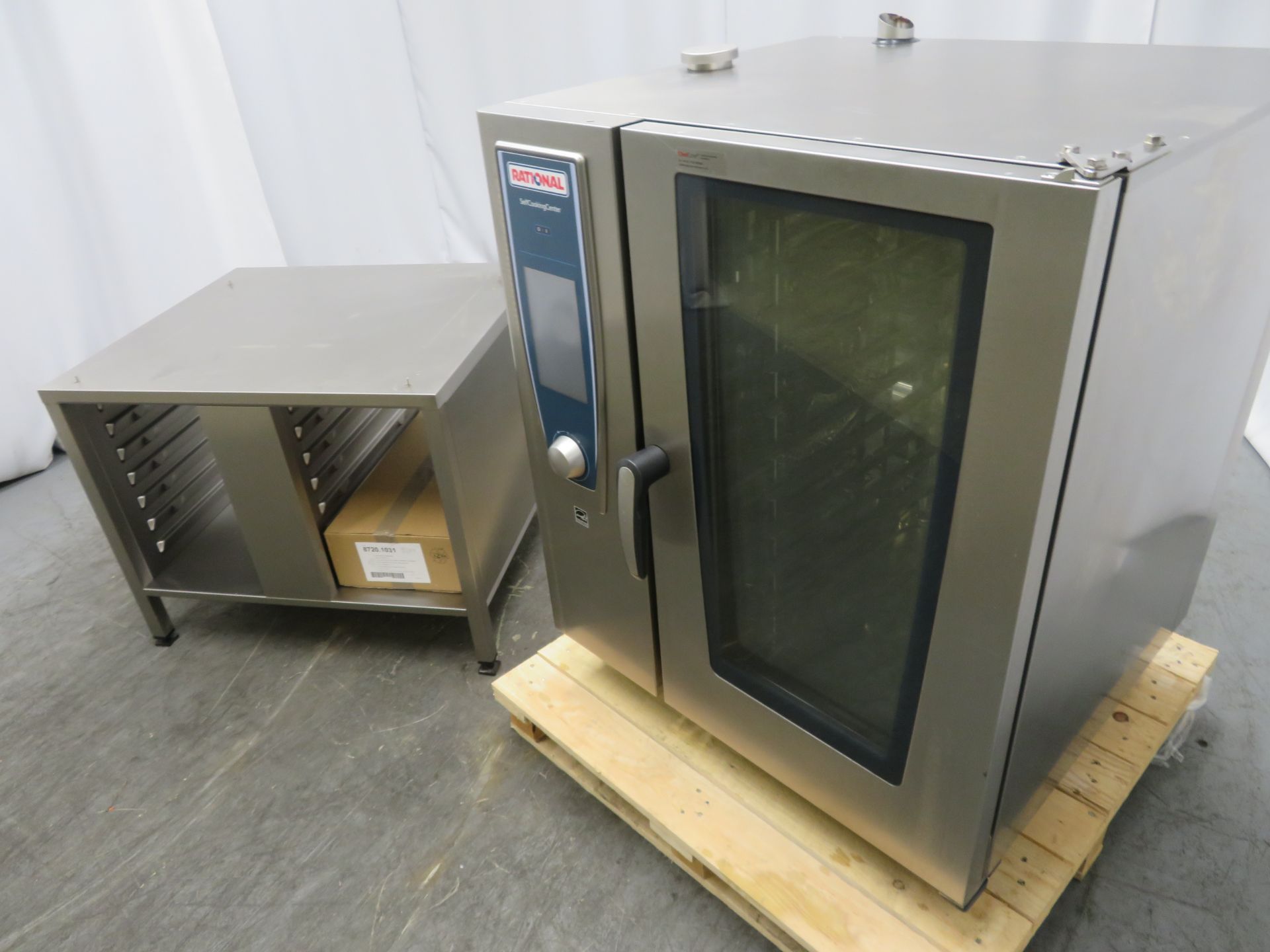 Rational SCCWE101 10 grid combi oven with stand. 2017 model. Ex Demo. Tested and working. - Image 3 of 13