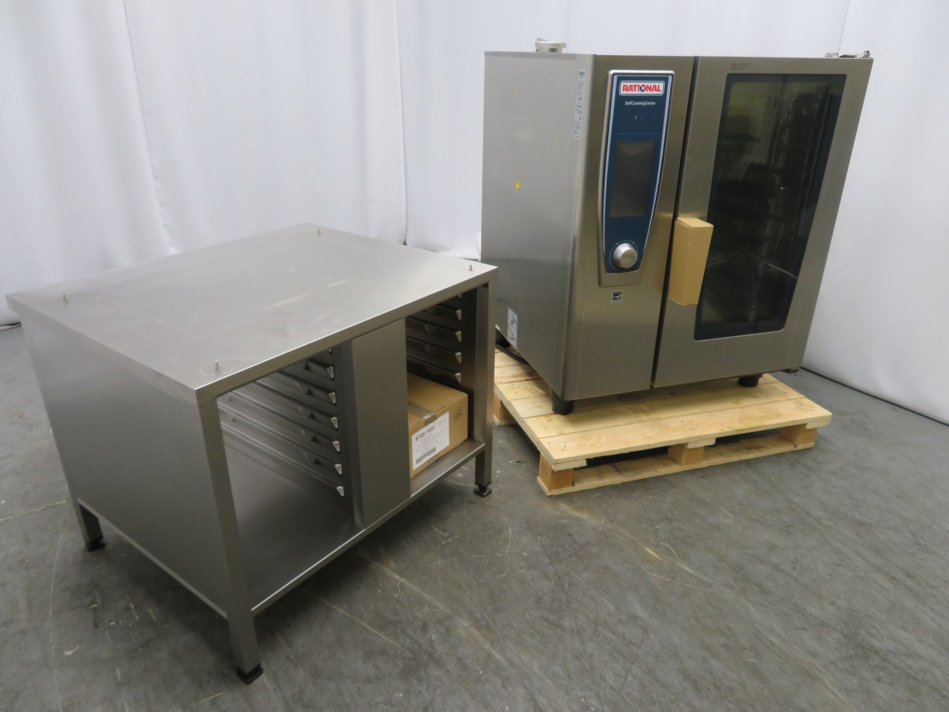 Rational SCCWE101 10 grid combi oven with stand. 2017 model. Ex Demo. Tested and working. - Image 2 of 13