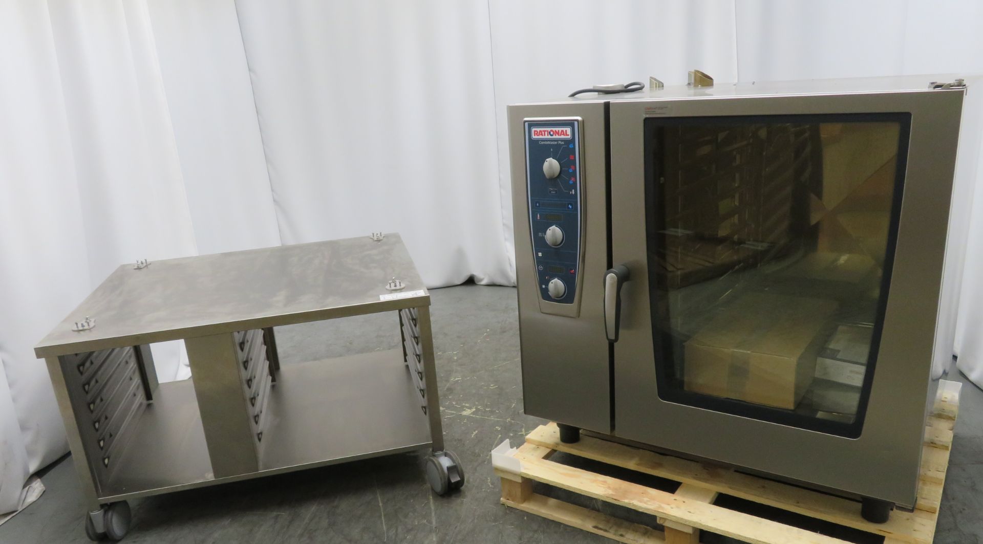 Rational CMP 102 G CombiMaster Plus combi oven with stand. Gas. 2019. Ex Demo. Tested and working.