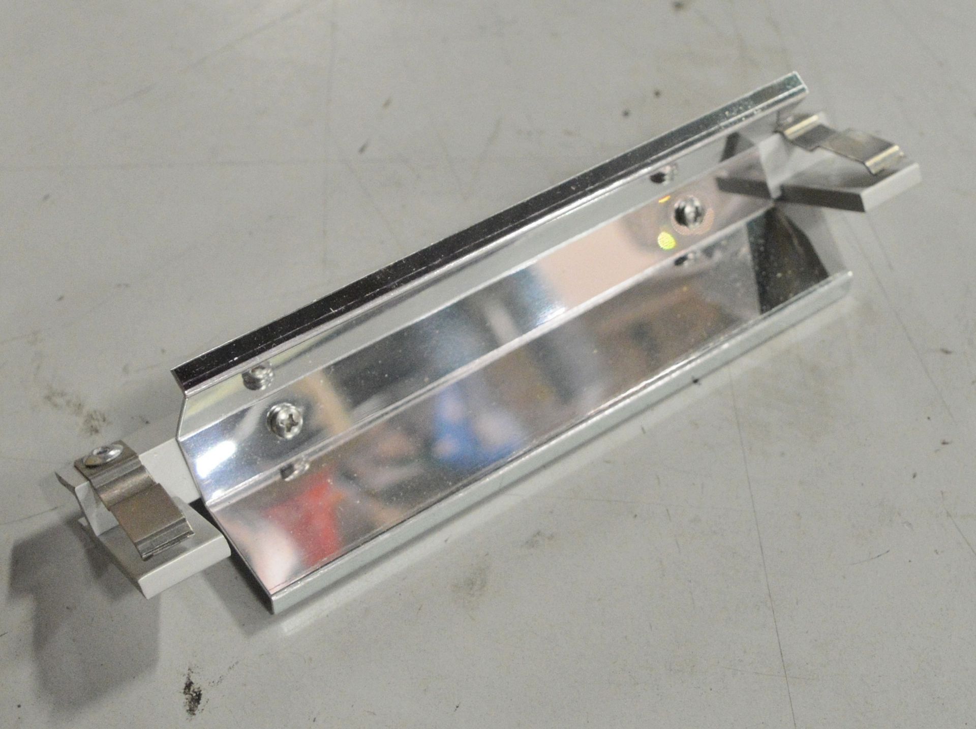 Box of Heatlamp Holders & Reflectors - IRZ500N - Image 3 of 5