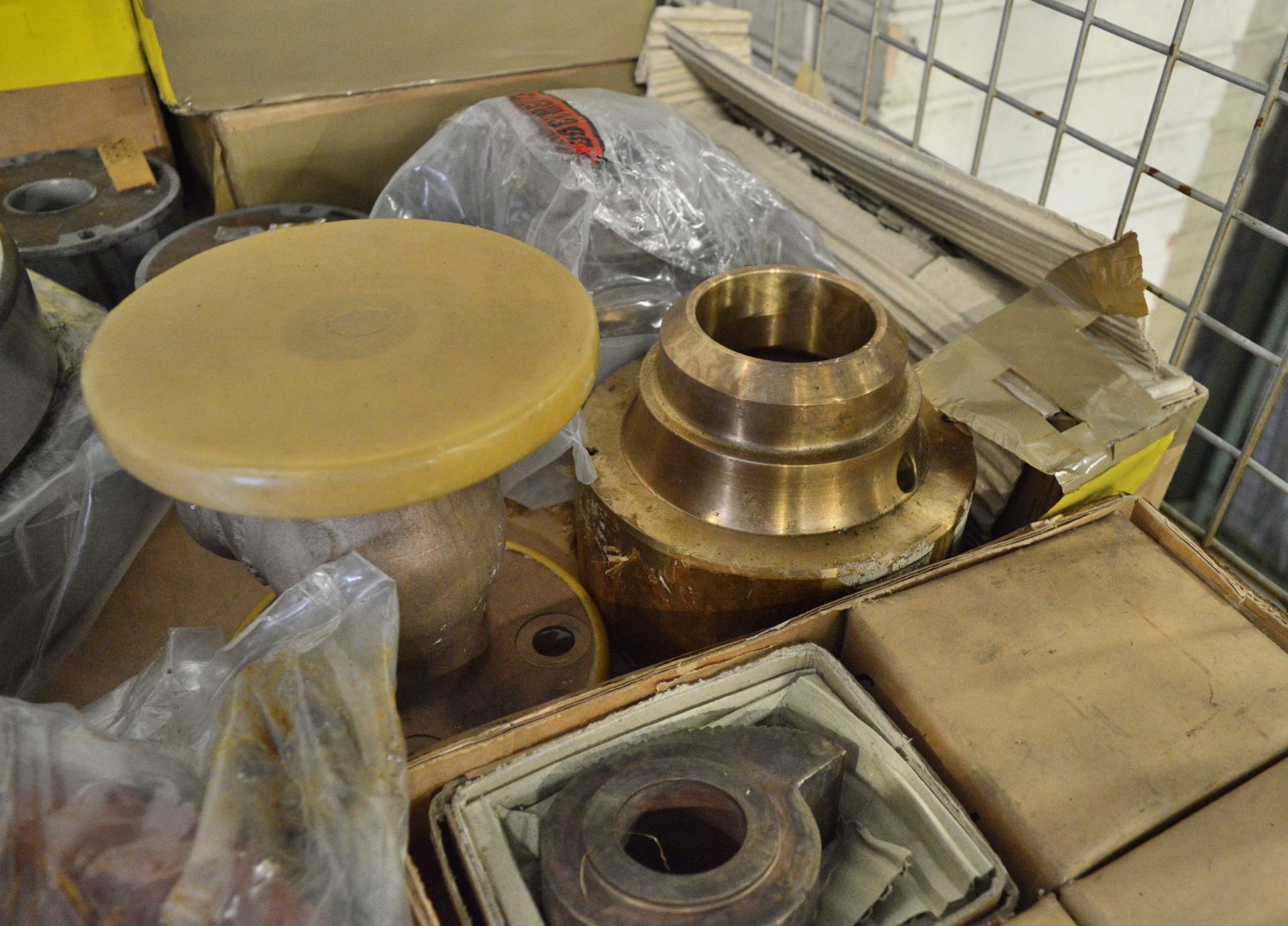 Fan impellers, shut off valves, bearings, worm shaft turners - Image 4 of 5