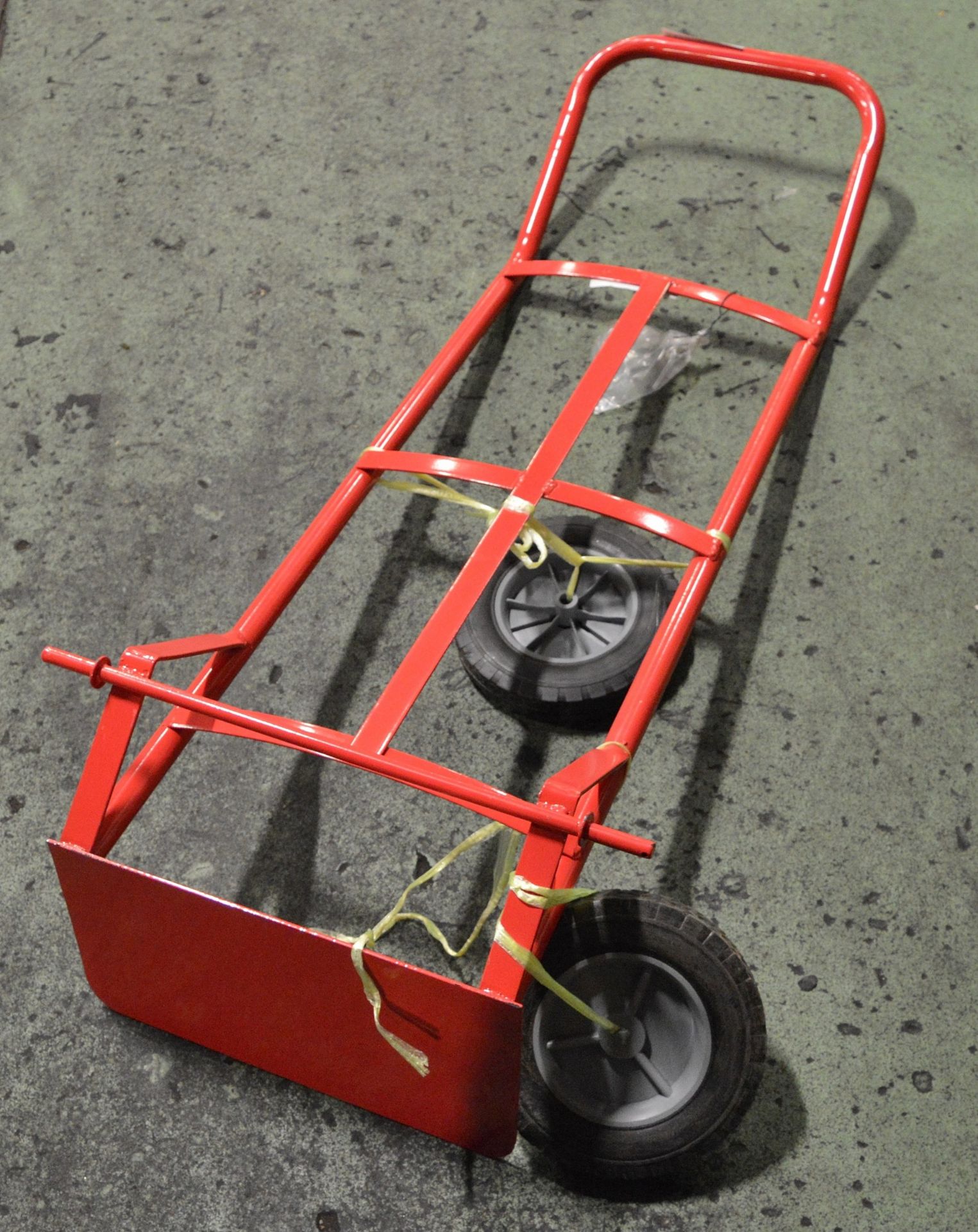 Red sack barrow - 2 wheel - Image 2 of 2