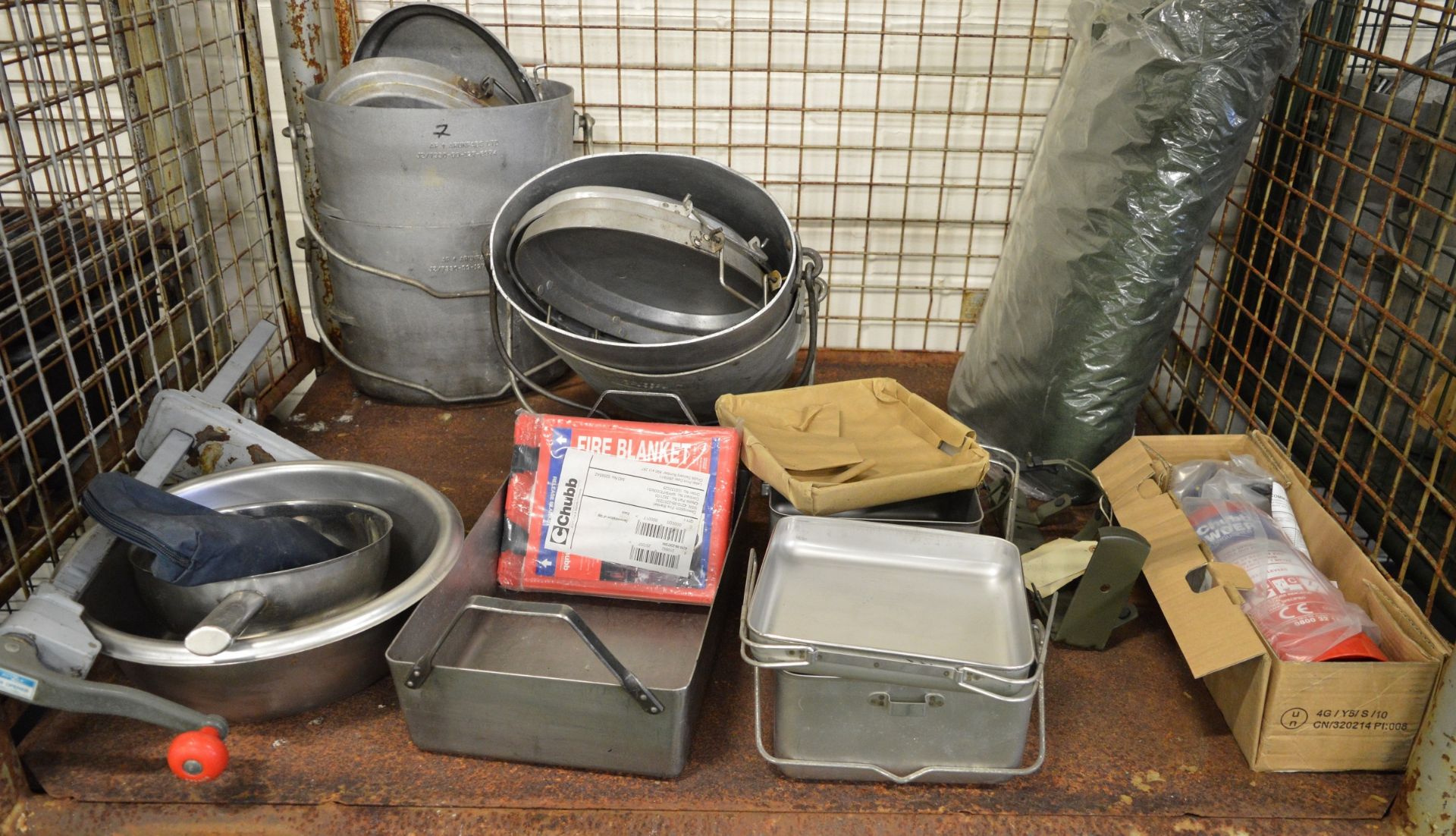 Field catering kit - Cooker, Oven, Utensil kit, pots, pans - Image 2 of 4