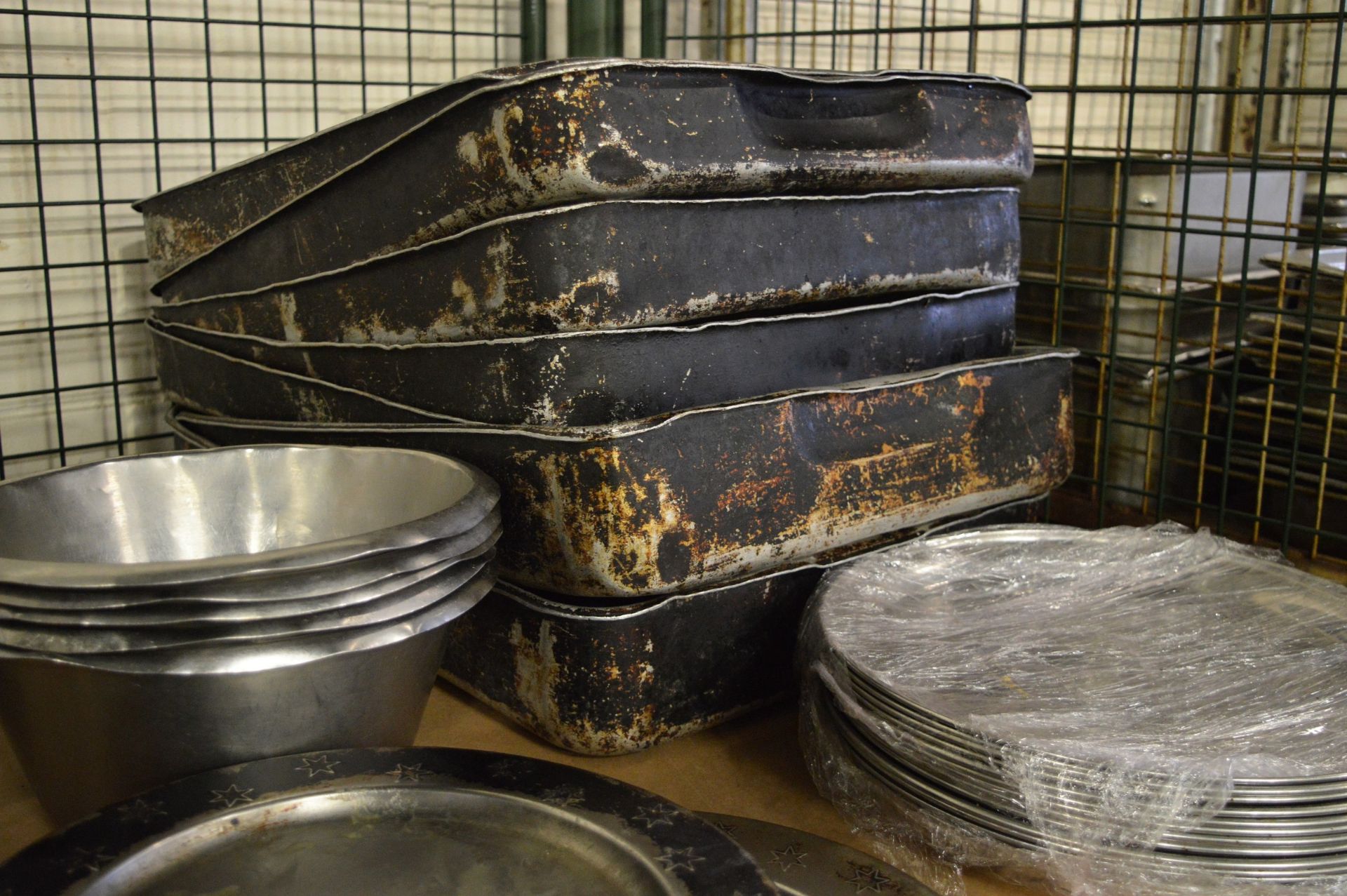 Various cooking trays, metal plates, large sieves - Image 3 of 3