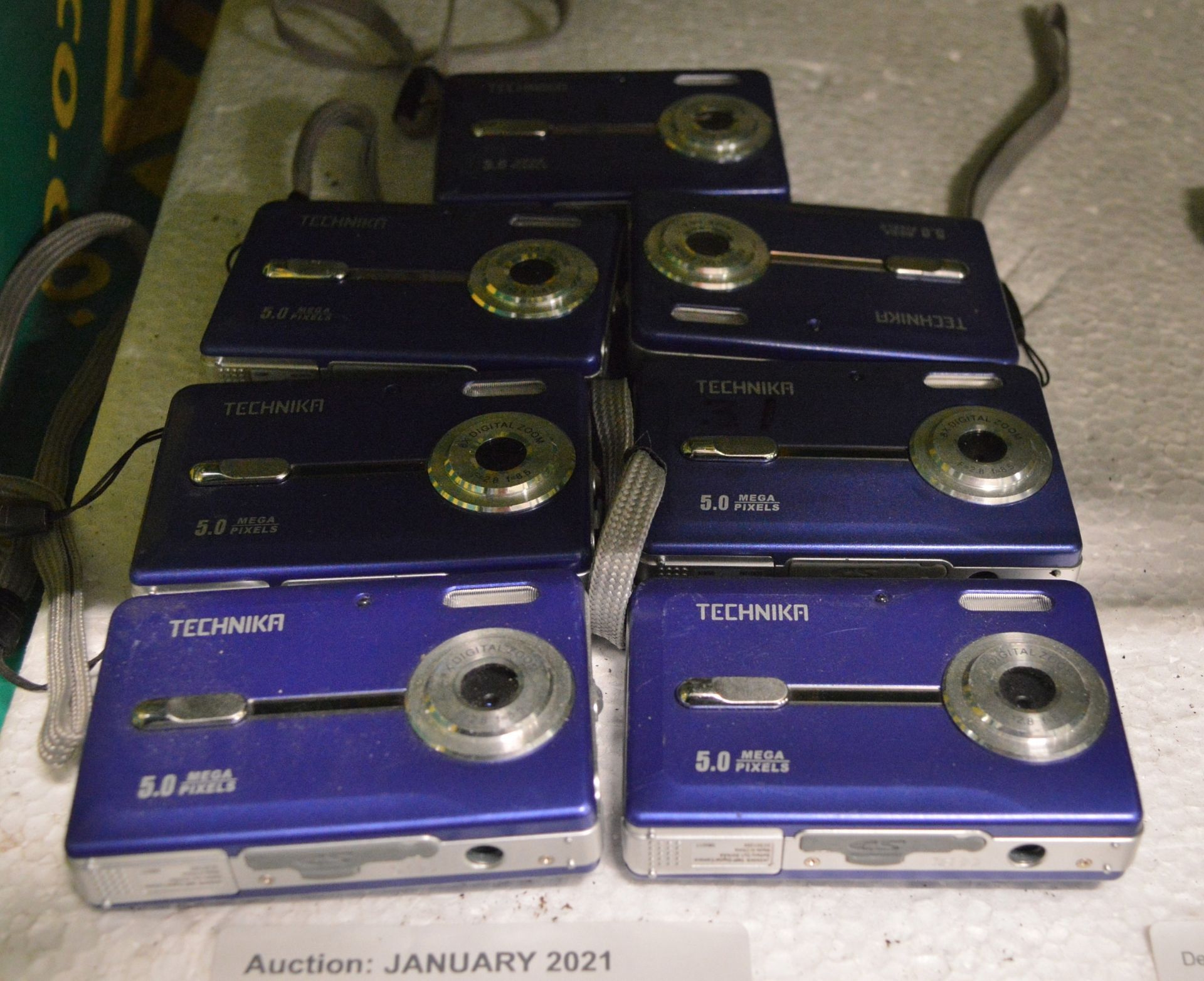 7x Technika digital cameras