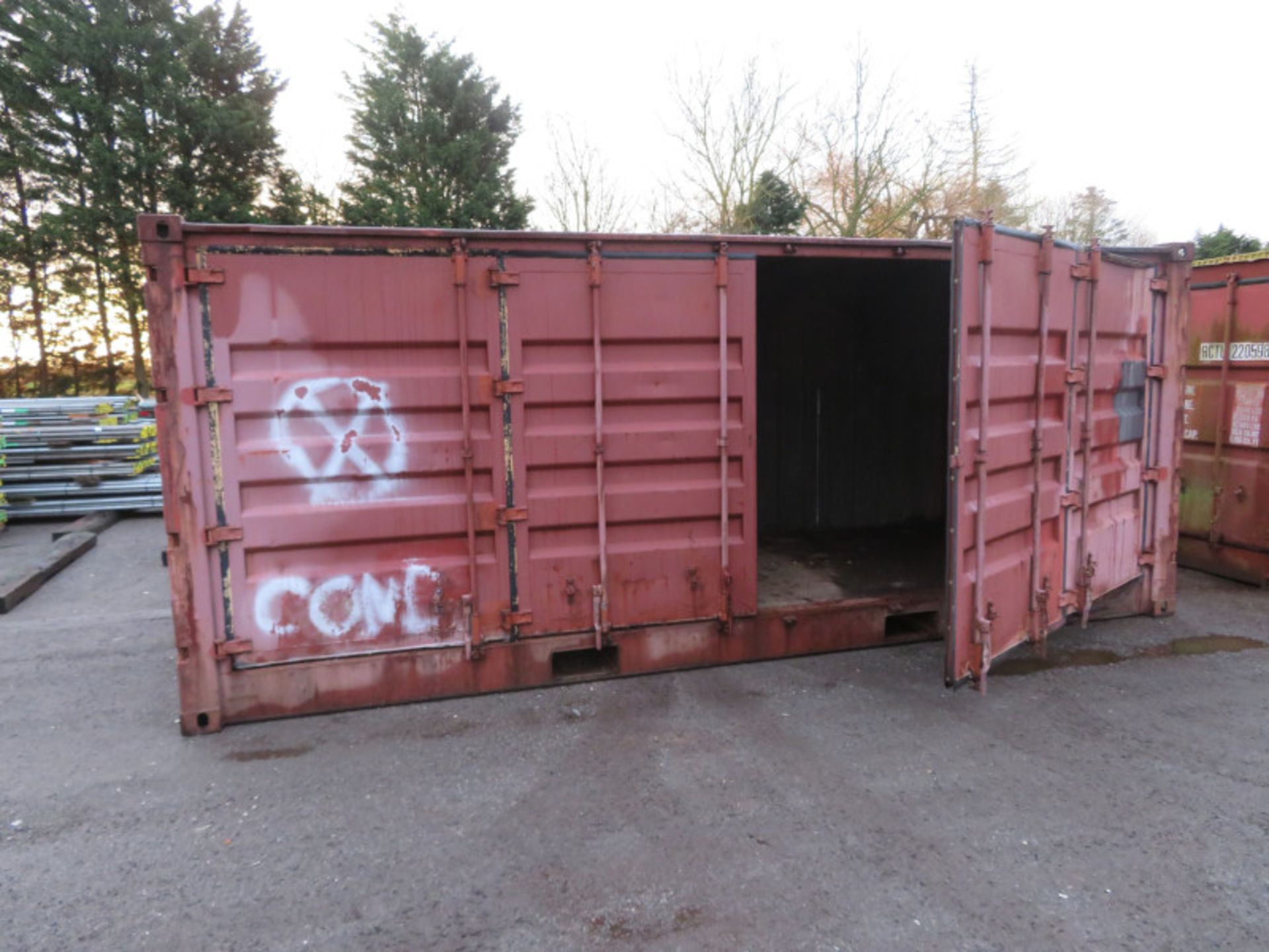 20ft Side and end opening Iso container - 8ft x 8ft x 20ft External Dimensions (Rust marks