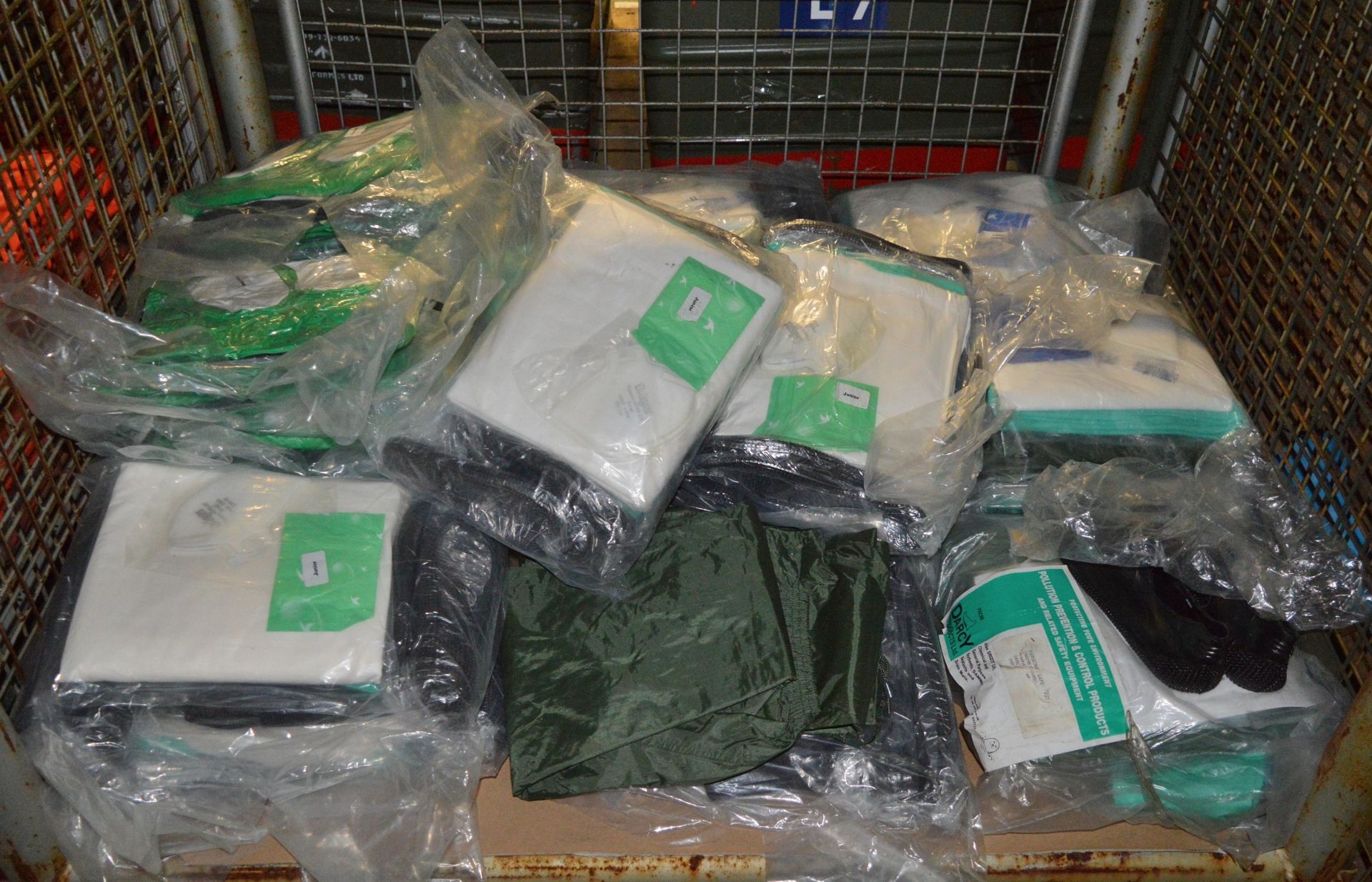 Various sizes of PPE overalls - Image 2 of 4
