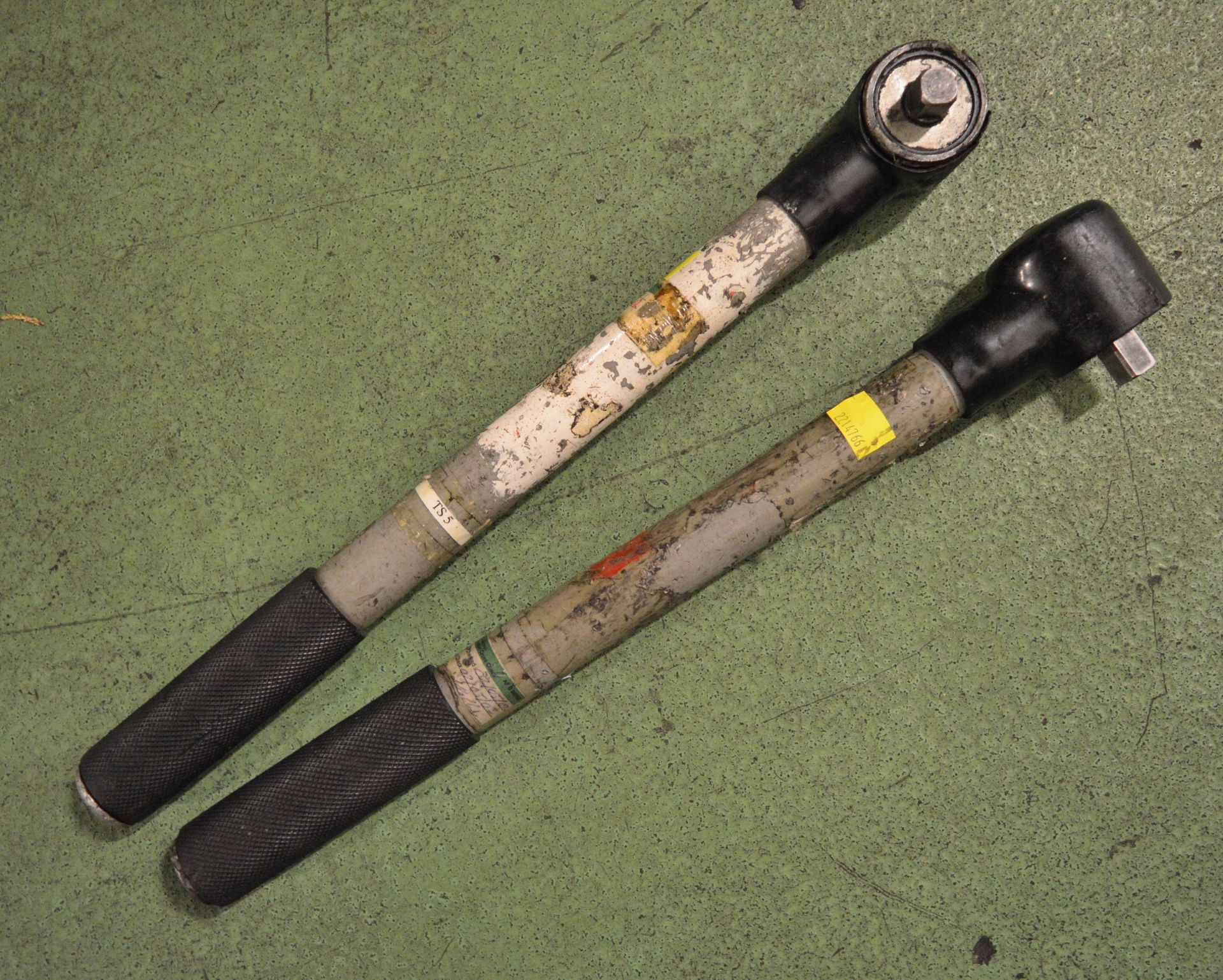 2x Fixed Torque Wrenches