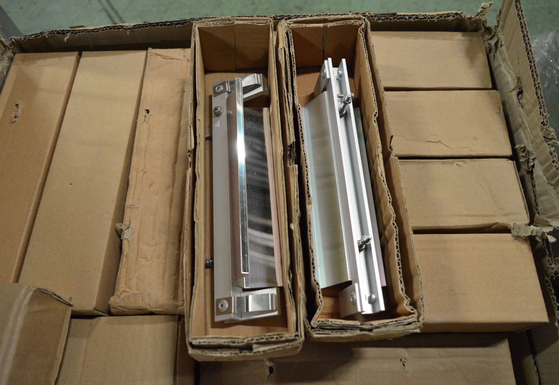 Box of Heatlamp Holders & Reflectors - IRZ500N - Image 2 of 5