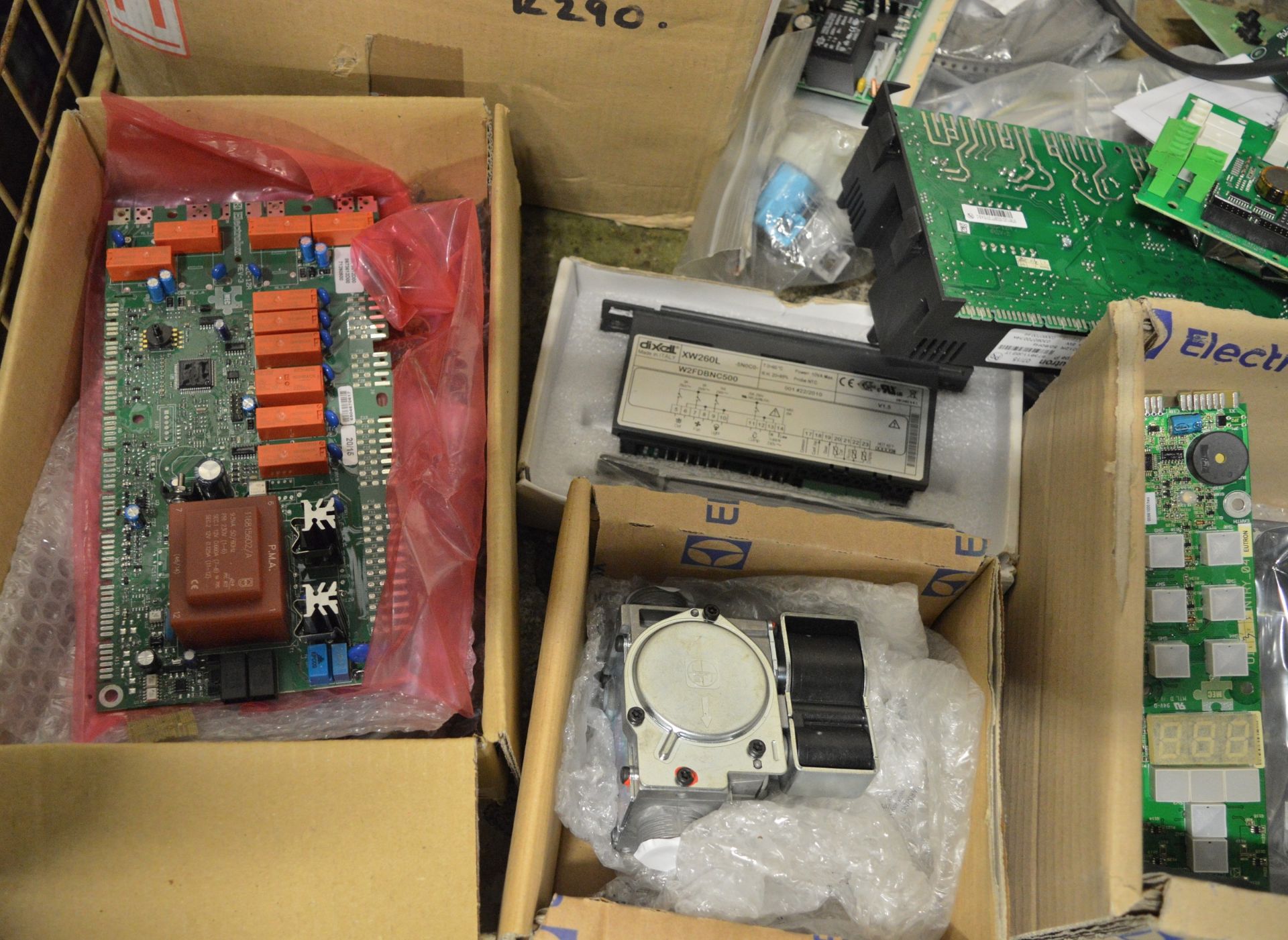 Catering supplies - circuit boards, motor, pump unit, Electrolux - Image 2 of 9