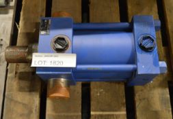 Rexroth R900999T31 Hydraulic Cylinder