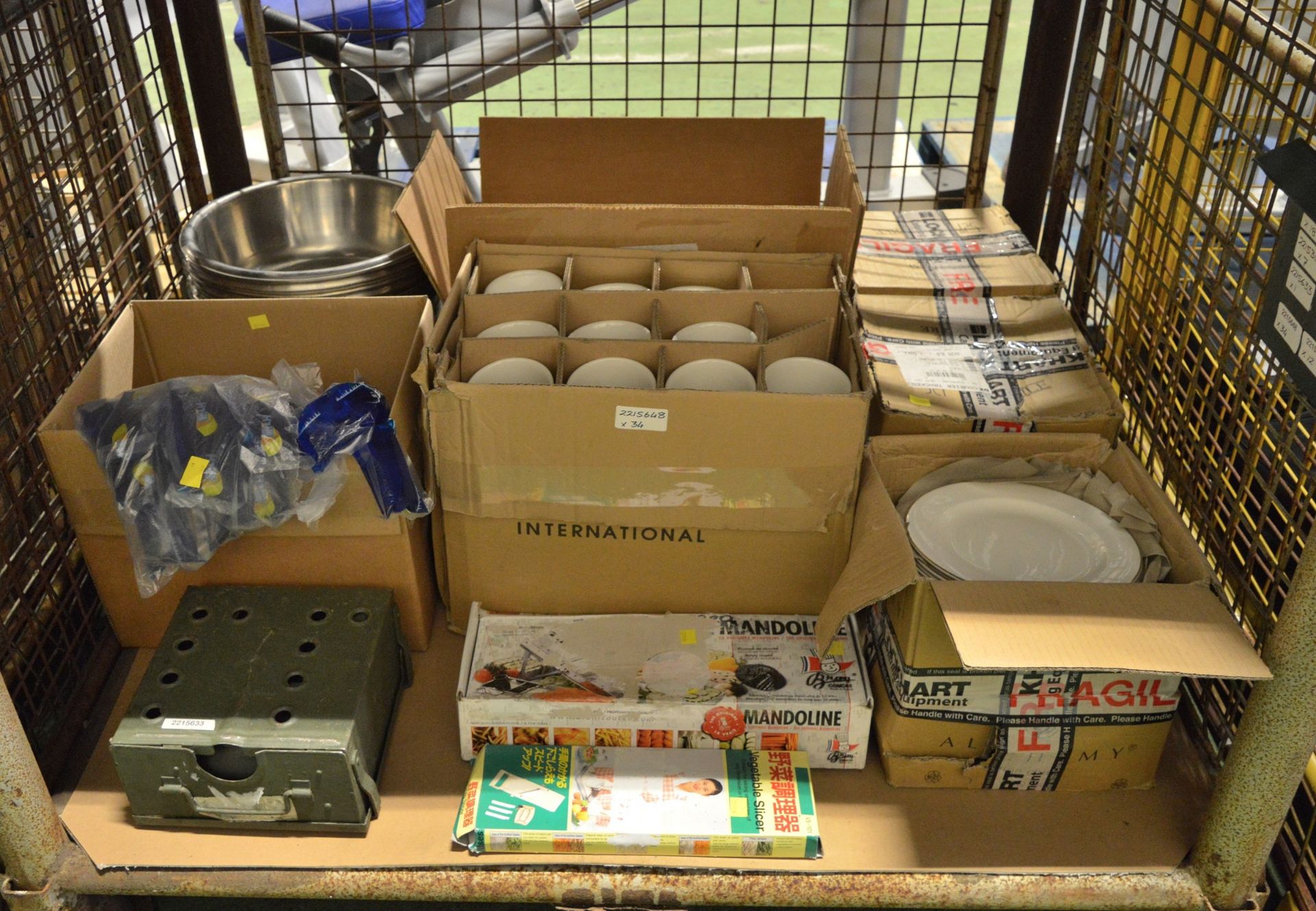 Catering - Plates, Alumuminium Bowl, Chill Gel Packs, Small Fuel Cookset, Coffee Cups, 12x