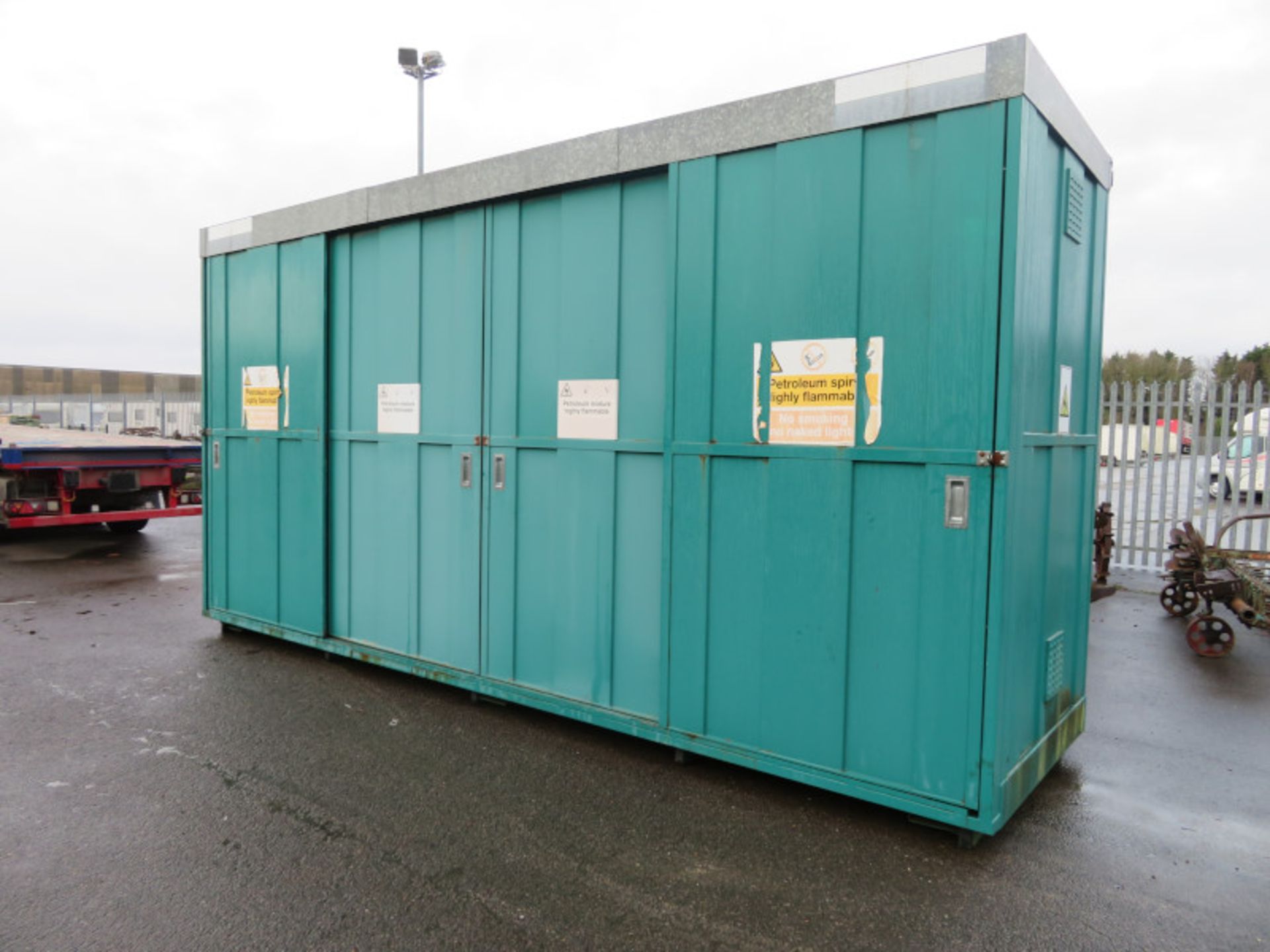 2 Tier bunded chemical storage container with 4 sliding doors - 600ft x 165 x 320cm Extern - Image 2 of 7