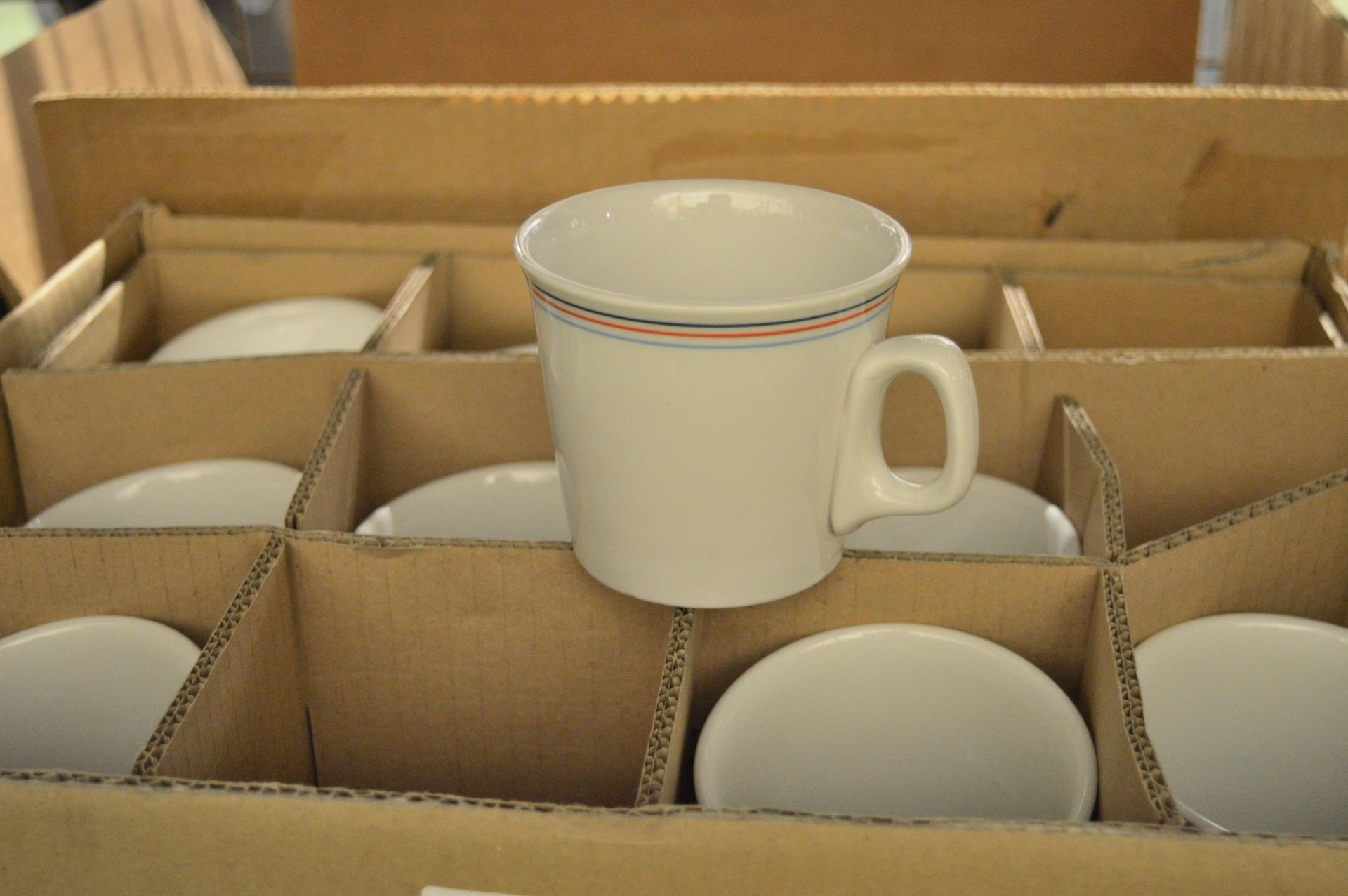 Catering - Plates, Alumuminium Bowl, Chill Gel Packs, Small Fuel Cookset, Coffee Cups, 12x - Image 4 of 6