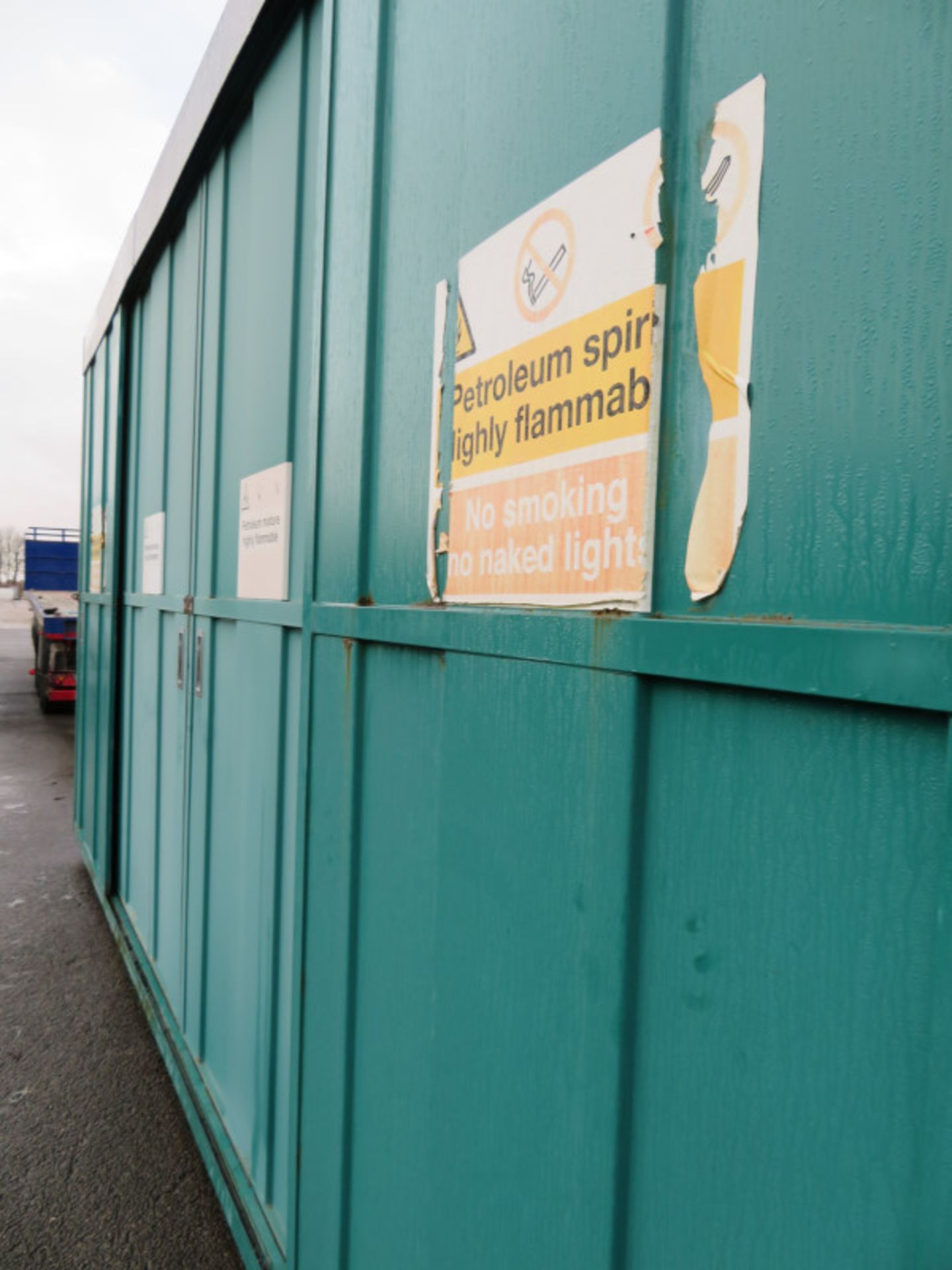 2 Tier bunded chemical storage container with 4 sliding doors - 600ft x 165 x 320cm Extern - Image 4 of 7