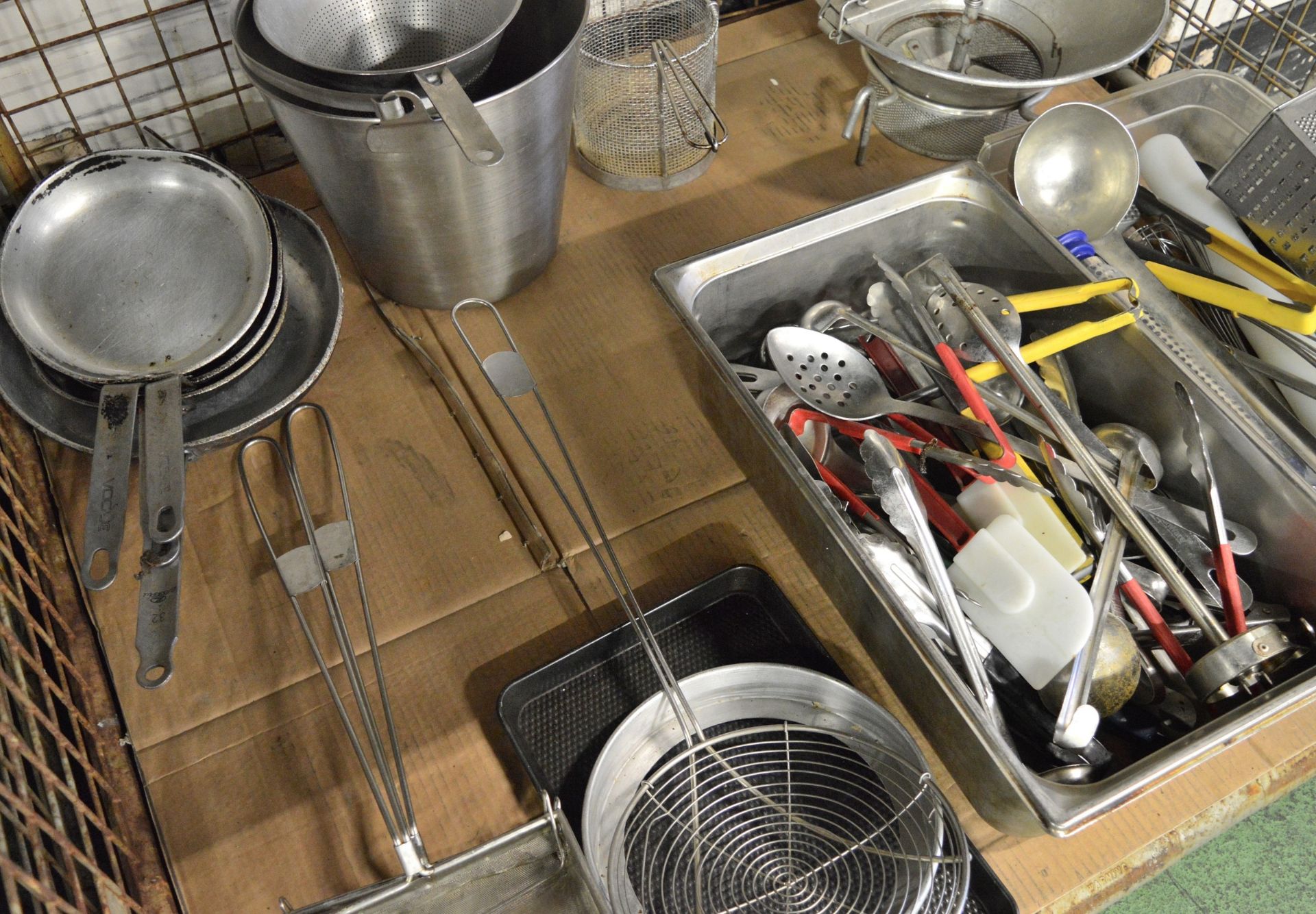Utensils, pans, fryer baskets, sieve - Image 3 of 3