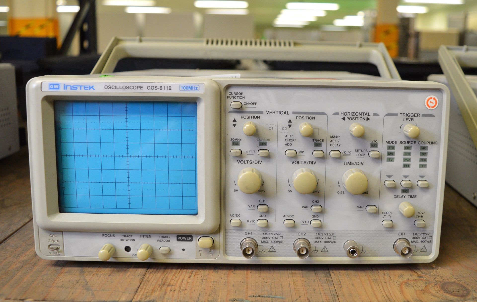 GW Instek GOS-6112 Oscilloscope - 100MHz