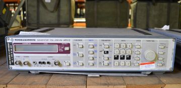 Rohde & Schwarz APN62 Signal Generator - 1Hz - 260kHz (missing buttons as seen in pictures