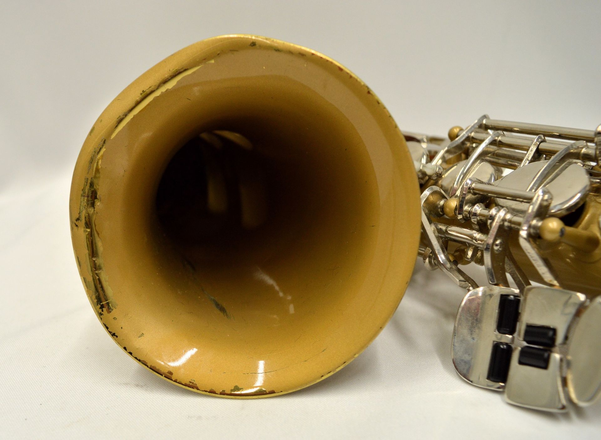 Selmer Bundy II Alto Saxophone with Case. Obvious damage to bell. Serial No. 939855. - Image 18 of 24