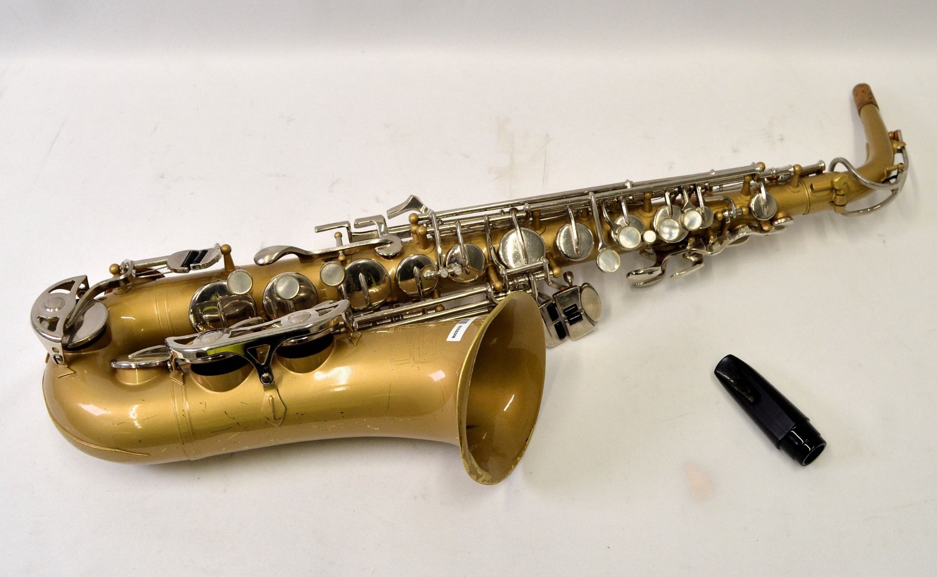 Selmer Bundy II Alto Saxophone with Case. Obvious damage to bell. Serial No. 939855. - Image 3 of 24