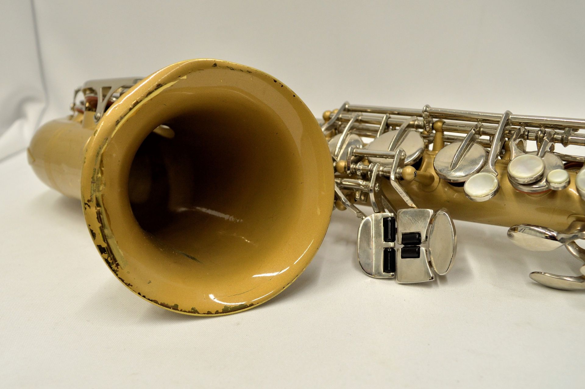 Selmer Bundy II Alto Saxophone with Case. Obvious damage to bell. Serial No. 939855. - Image 16 of 24