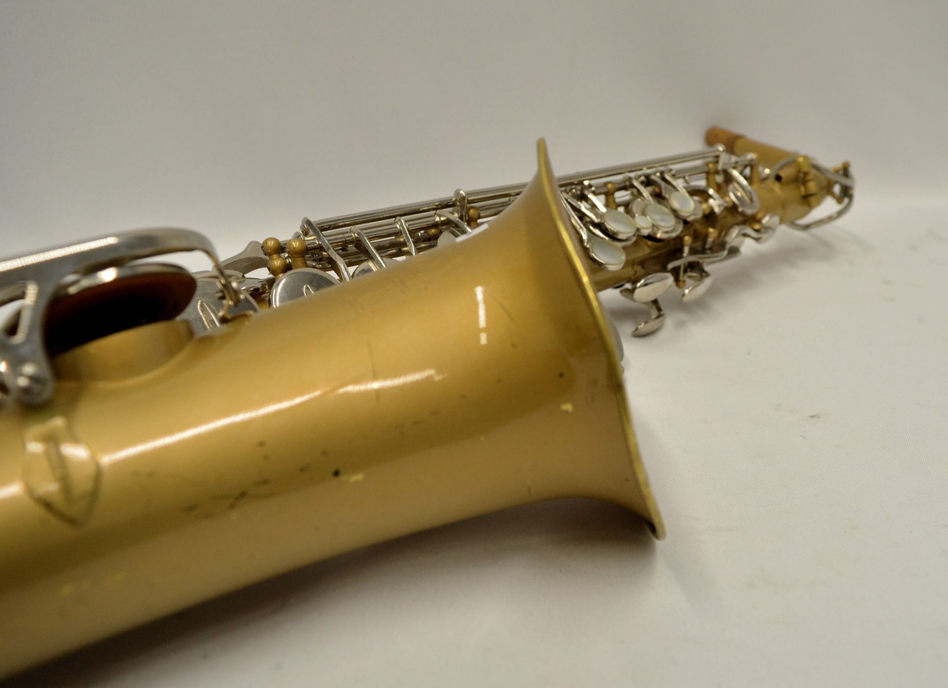 Selmer Bundy II Alto Saxophone with Case. Obvious damage to bell. Serial No. 939855. - Image 17 of 24