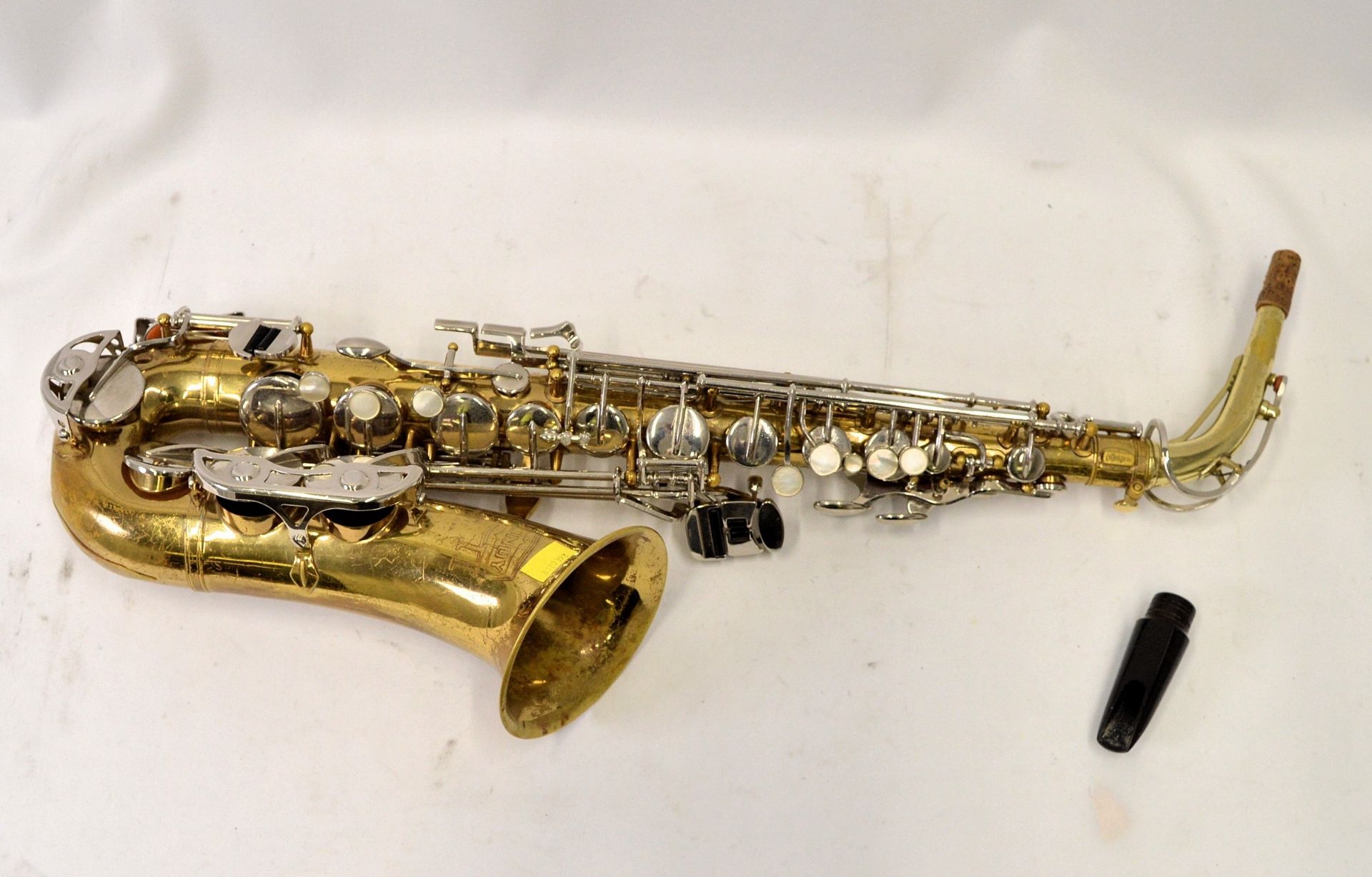 Selmer Bundy II Alto Saxophone with Case. Serial No. 1047884. - Image 5 of 19