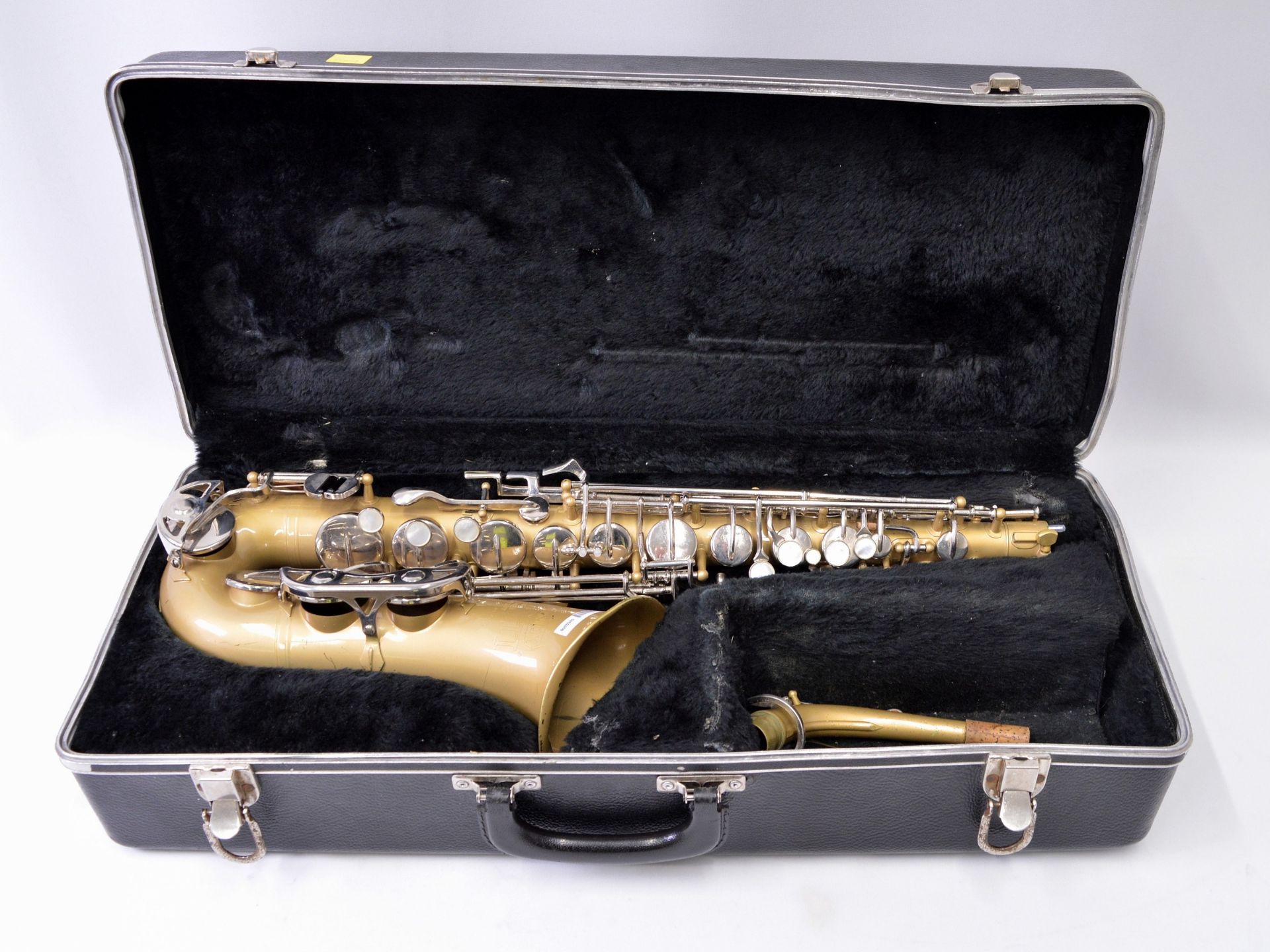 Selmer Bundy II Alto Saxophone with Case. Obvious damage to bell. Serial No. 939855.