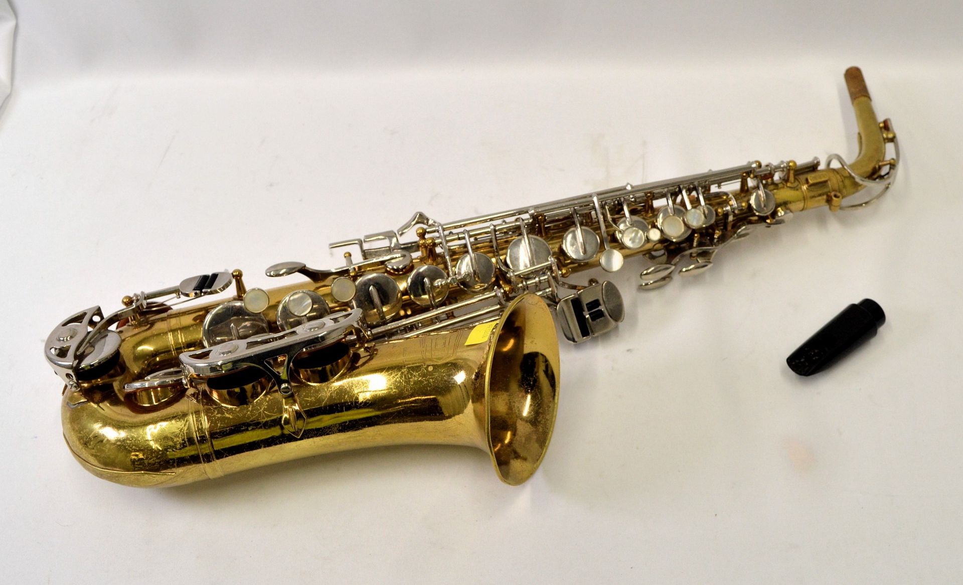 Selmer Bundy II Alto Saxophone with Case. Serial No. 1046849. - Image 3 of 25