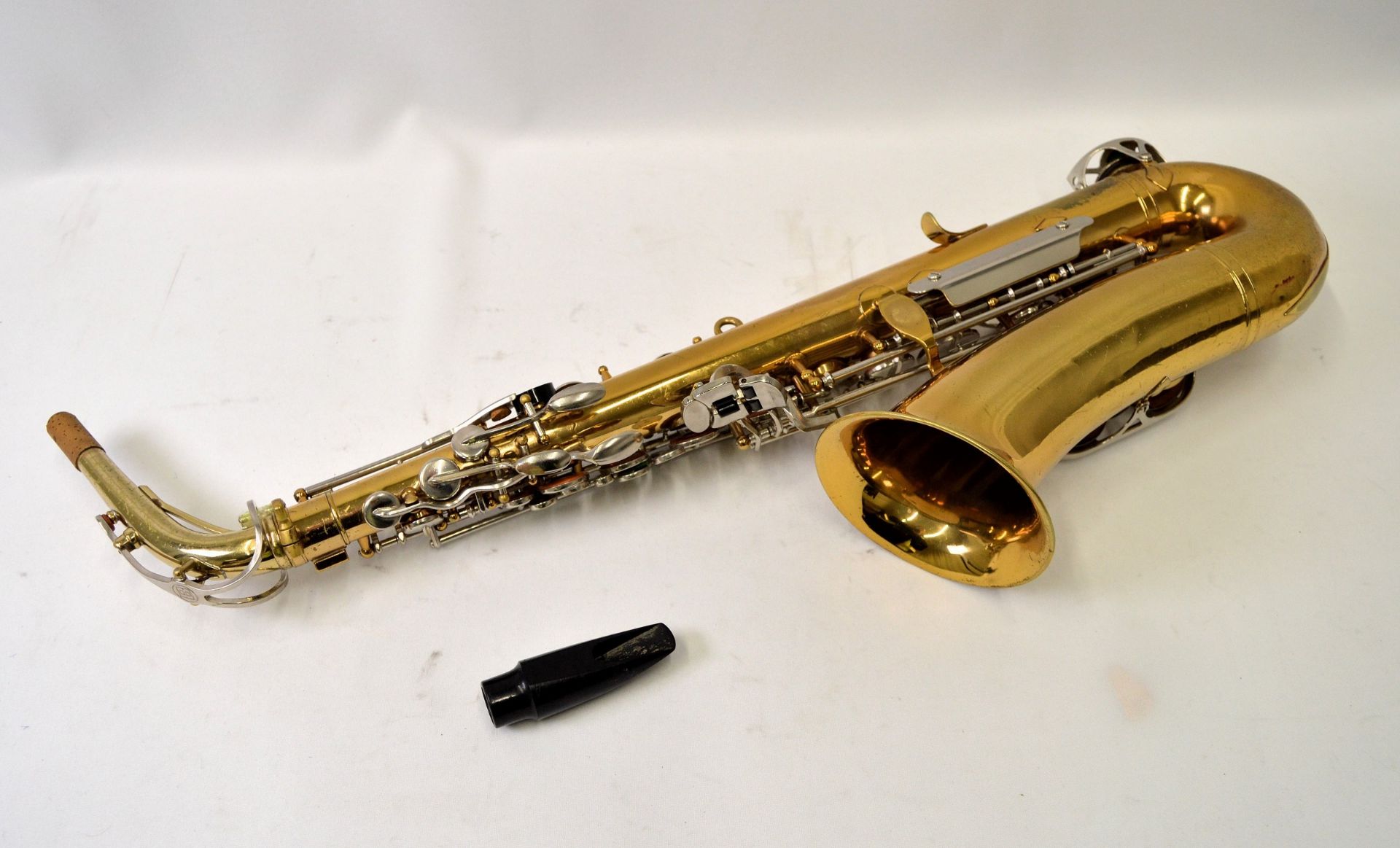 Selmer Bundy II Alto Saxophone with Case. Obvious dents. Serial No. 742224. - Image 4 of 22