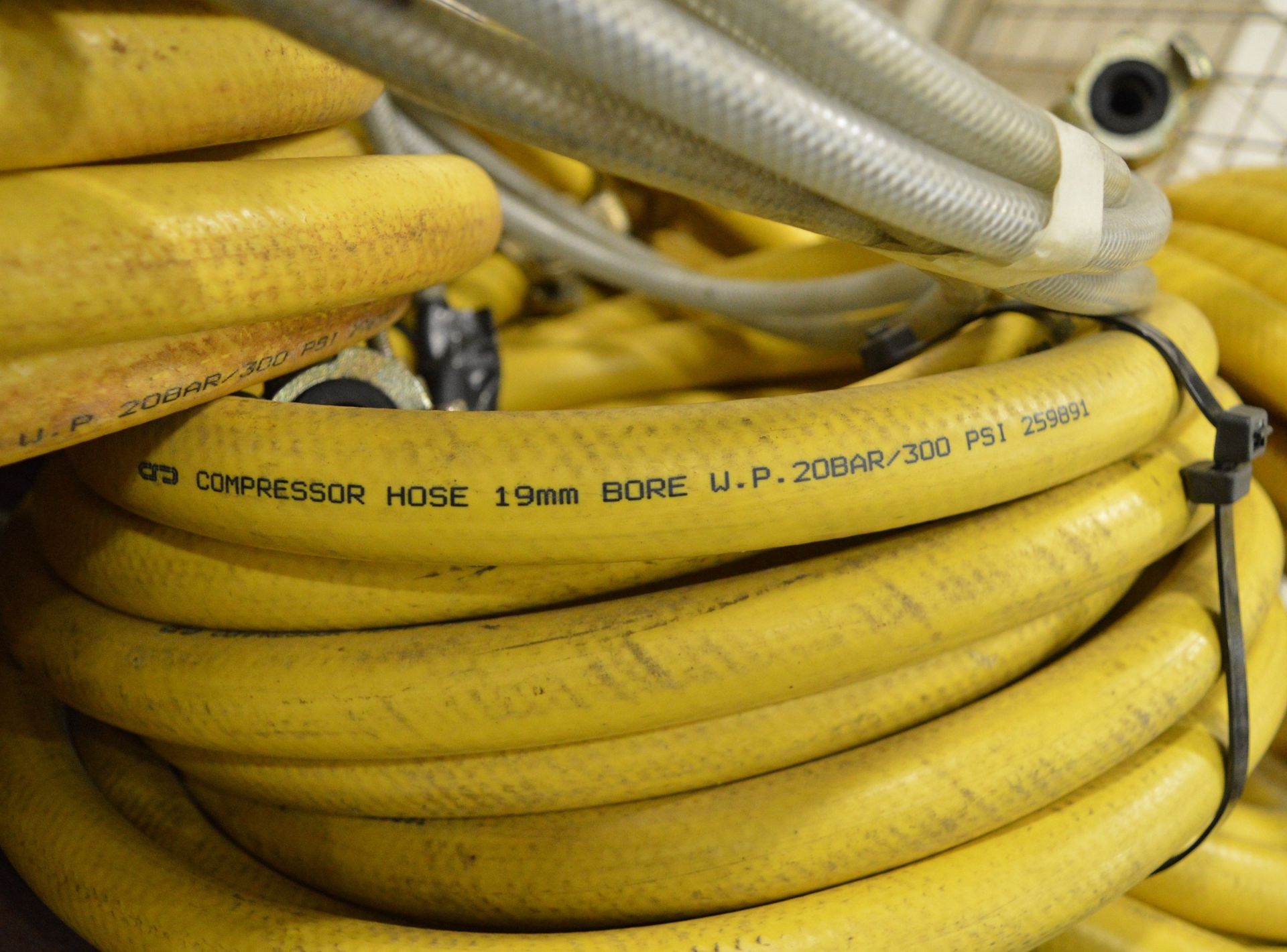 Compressor hose - 19mm bore WP 20bar / 300 PSI - Image 3 of 3