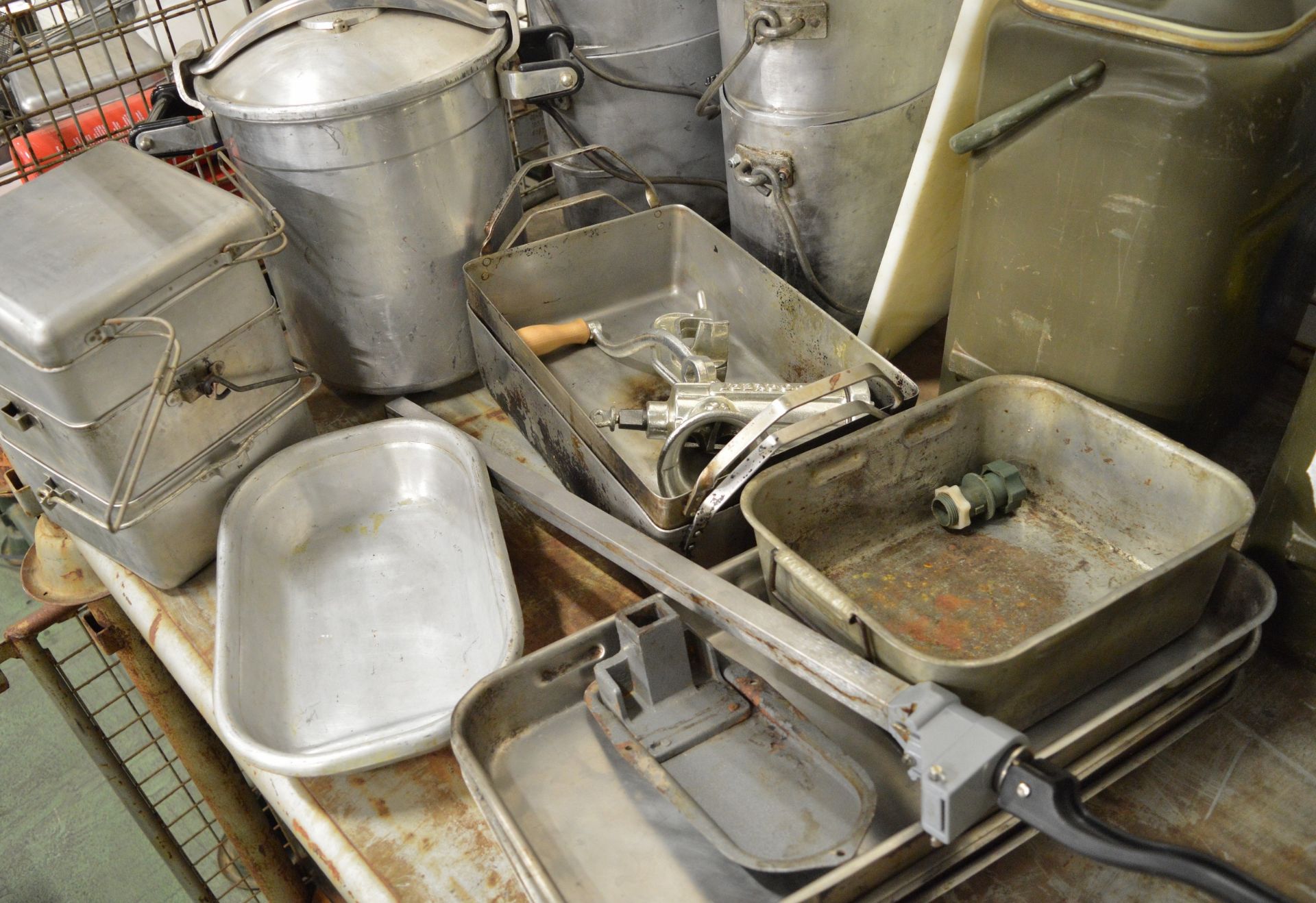 Field Catering Kit - Cooker. Oven, Utensils in storage box, pots, pans, norweigen food box - Image 3 of 6