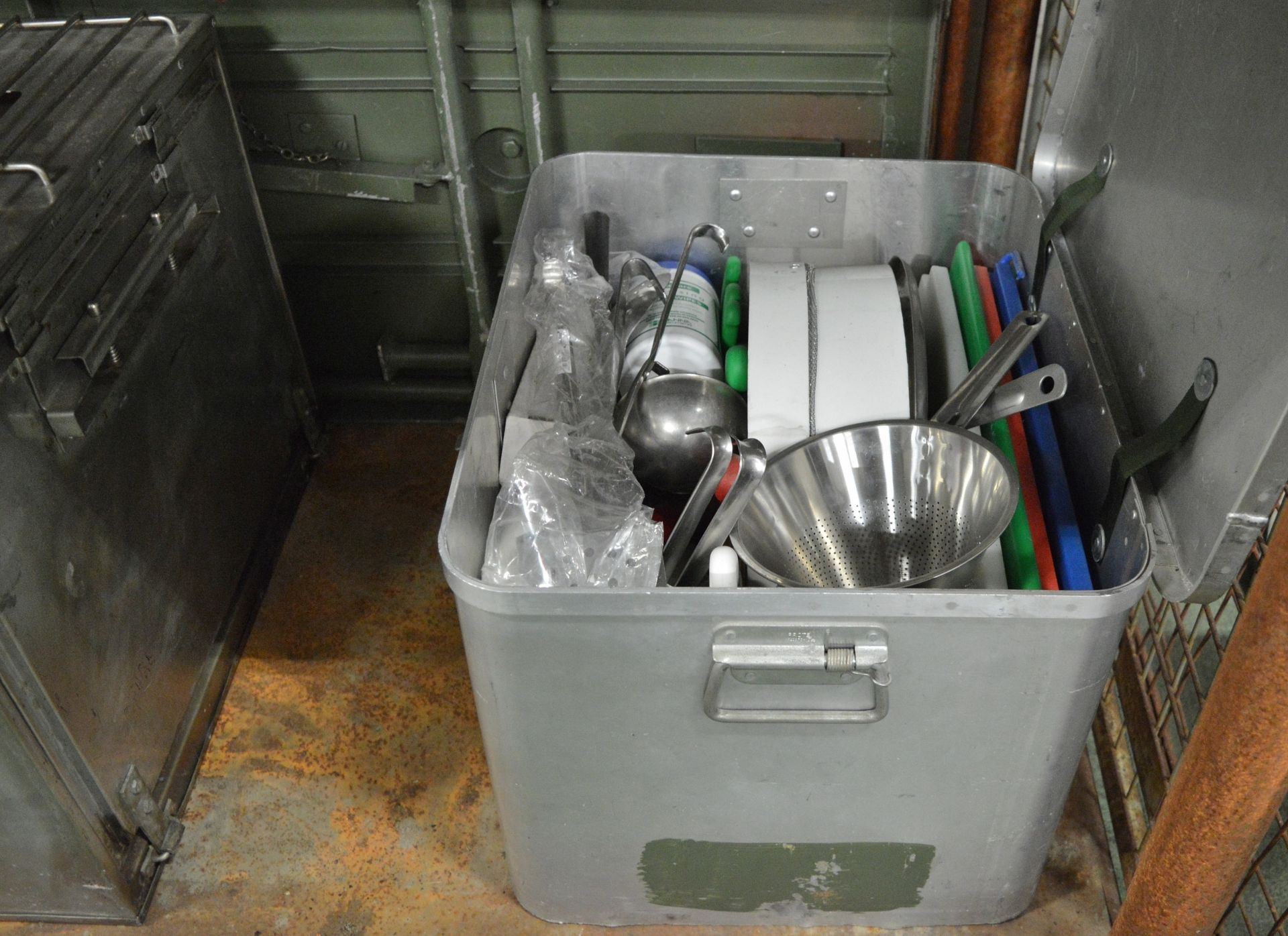 Field Catering Kit - Cooker. Oven, Utensils in storage box, pots, pans, fire blanket box - Image 5 of 5