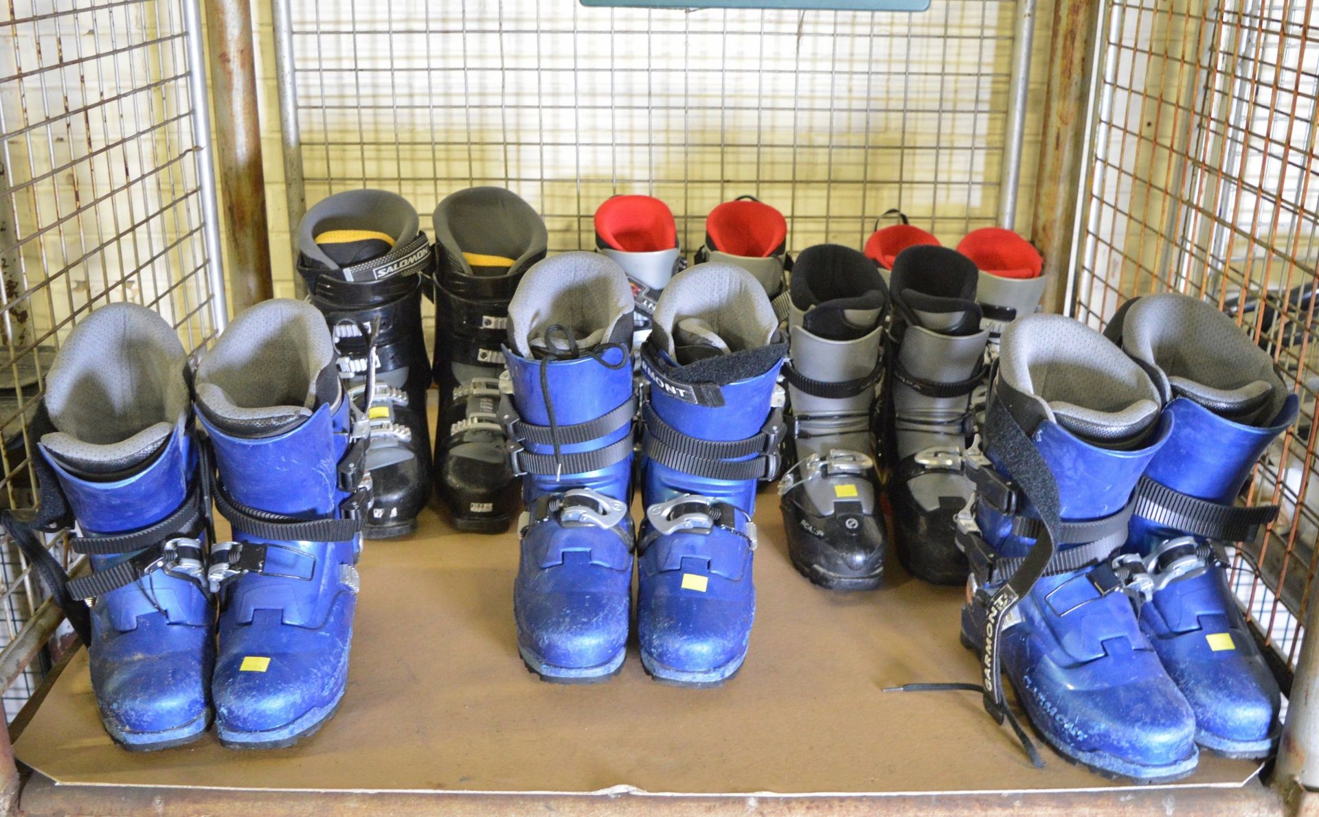 7x Pairs of Ski Boots - various makes & sizes