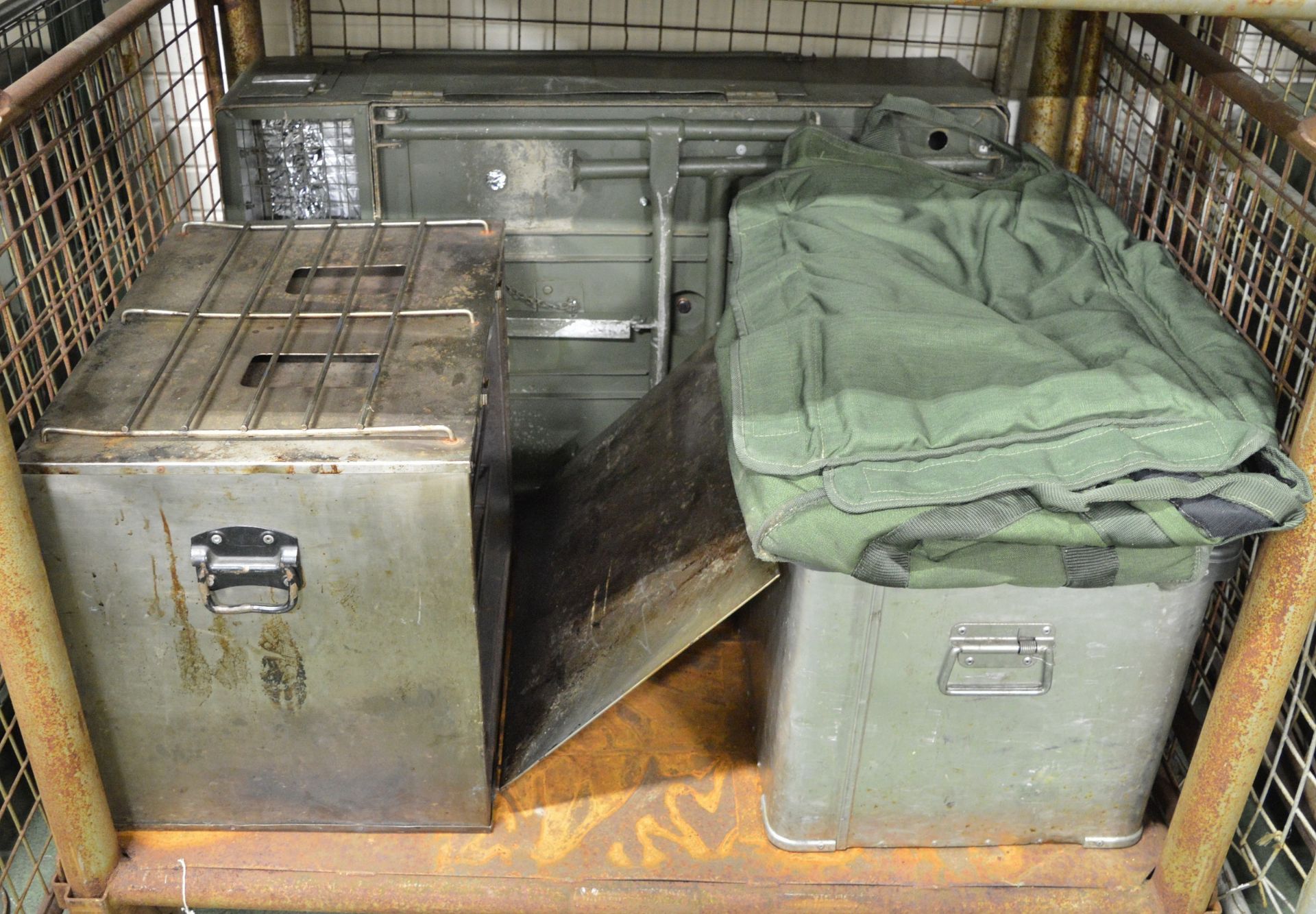 Field Catering Kit - Cooker. Oven, Utensils in storage box, pots, pans, norweigen food box - Image 5 of 6