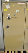 1 Door Combo Lock Cabinet L 610 mm x W 470 mm x H 1530 mm - combination unknown