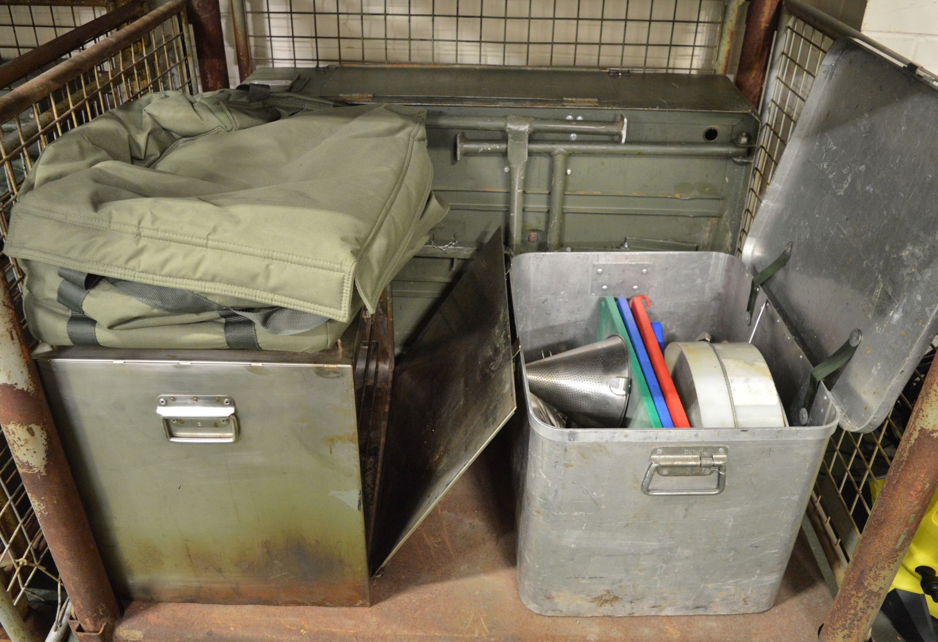 Field Catering Kit - Cooker. Oven, Utensils in storage box, pots, pans, norweigen food box - Image 5 of 6