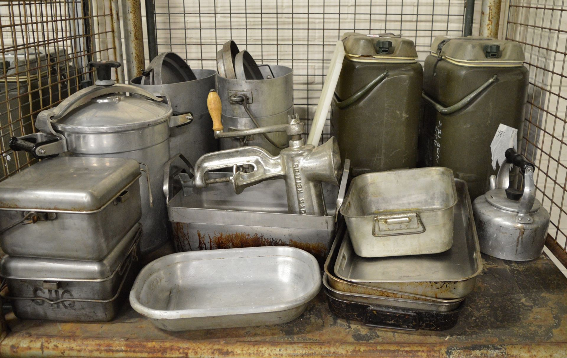 Field Catering Kit - Cooker. Oven, Utensils in storage box, pots, pans, norweigen food box - Image 2 of 6